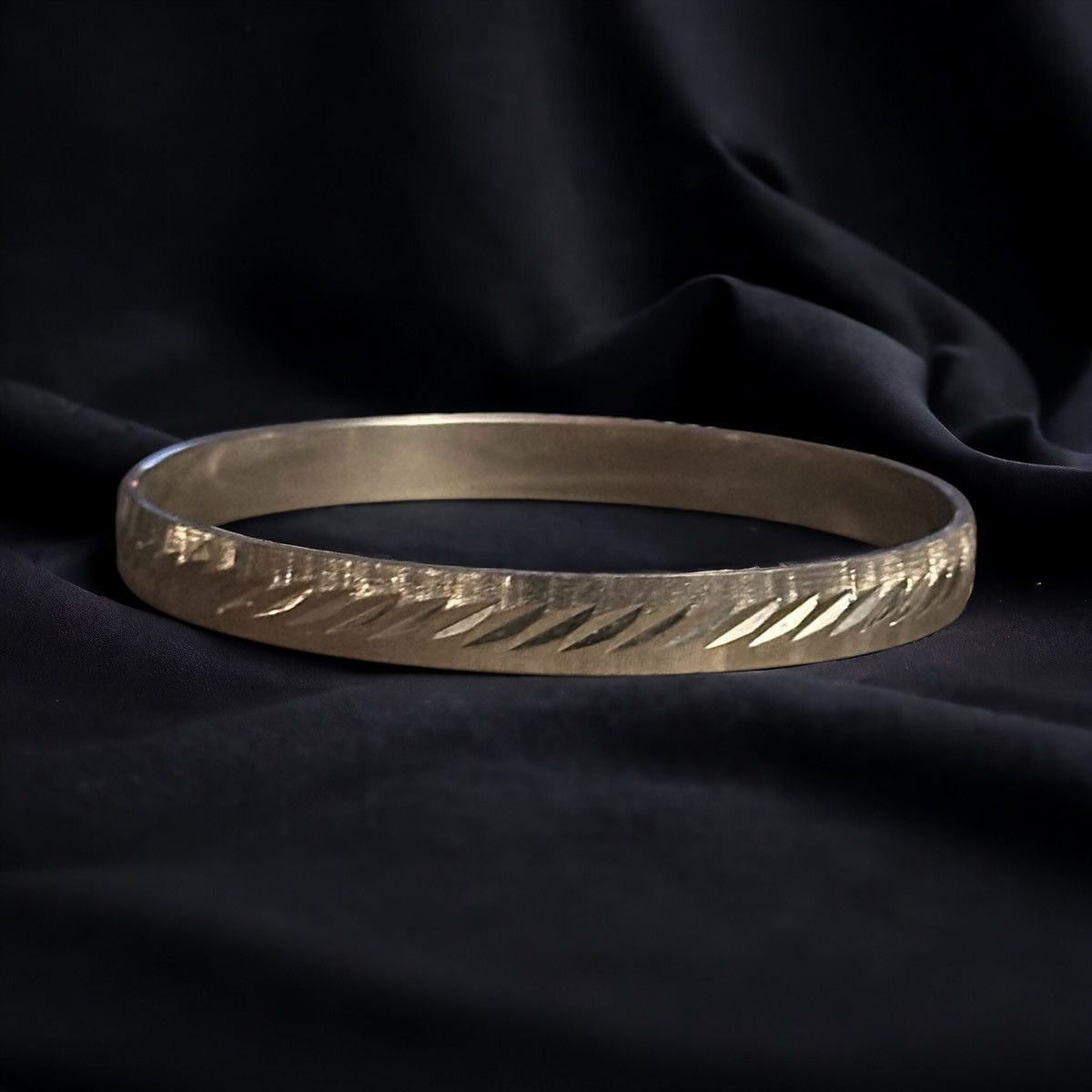 Monet × Vintage Vintage Monet silver tone diamond cut bangle bracelet Size ONE SIZE - 1 Thumbnail