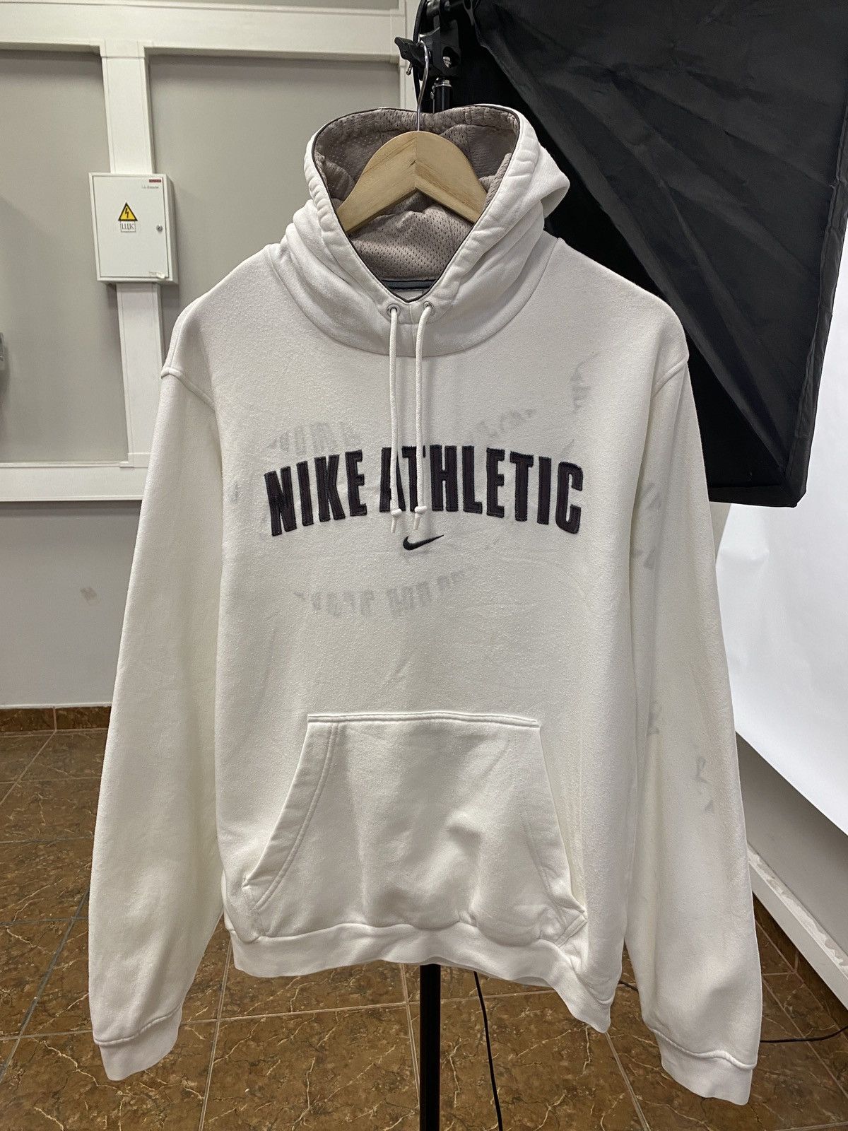 Nike 🇺🇸 Vintage 90s Nike Athletics Boxy Hoodie Rare Retro Hype Y2K Size US S / EU 44-46 / 1 - 1 Thumbnail
