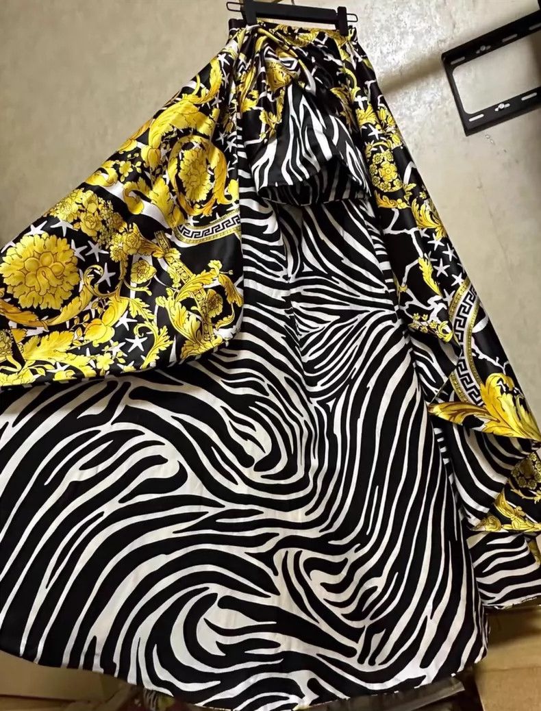 Versace Versace Black and white gold pattern design Size 25" / US 0 / IT 36 - 3 Thumbnail