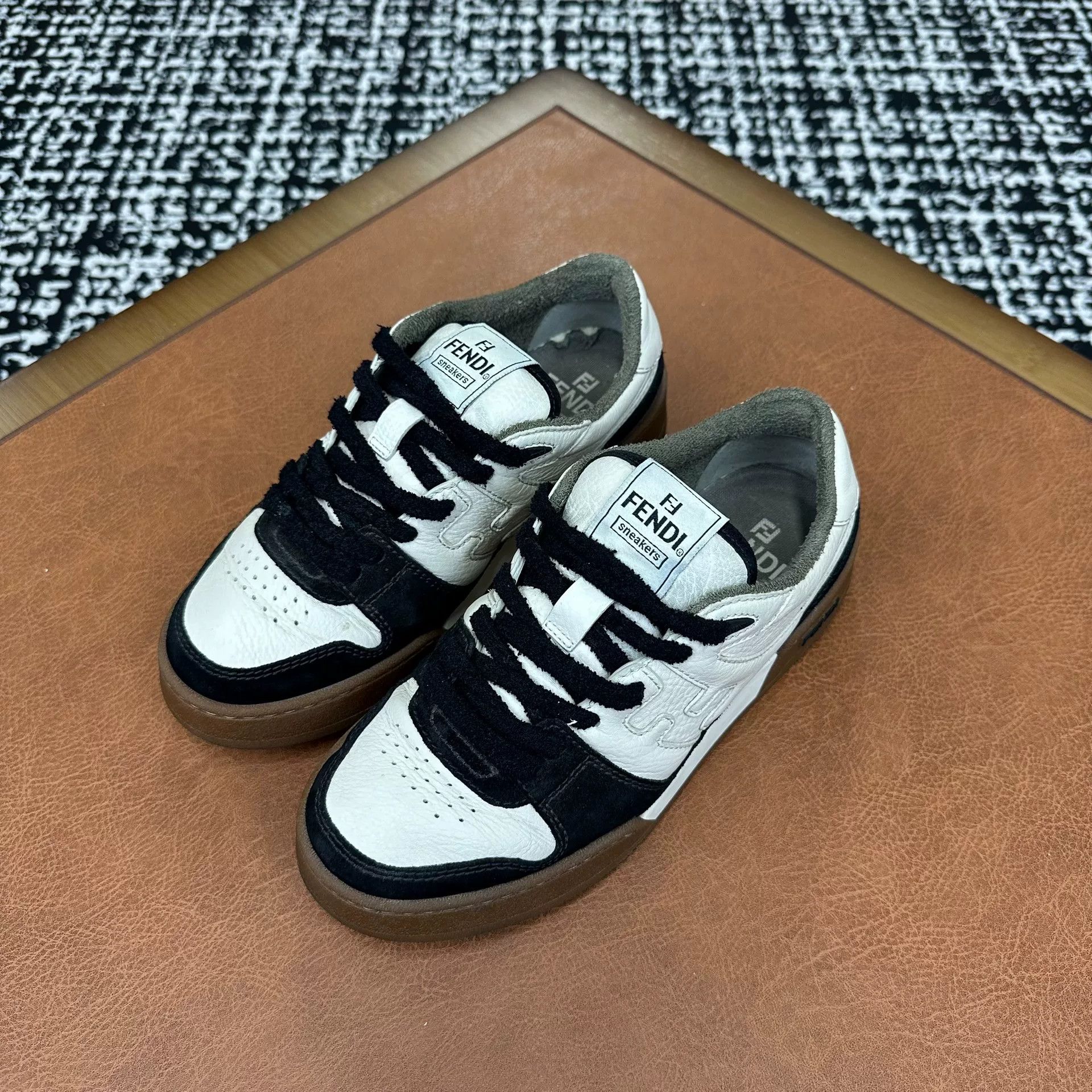 Fendi Fendi Black Lowtop Sneakers it_38 Women Size US 8 / IT 38 - 1 Thumbnail