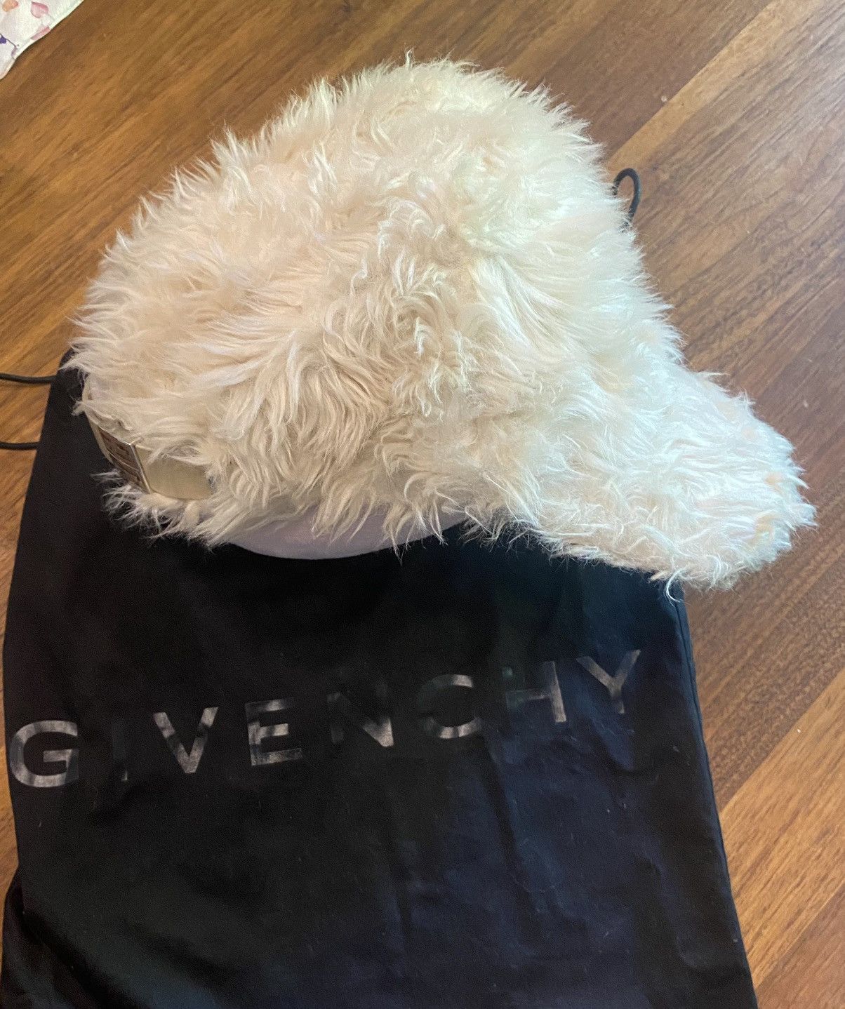 Givenchy Givenchy FW21 Off White Faux Mink Hat Size ONE SIZE - 1 Thumbnail