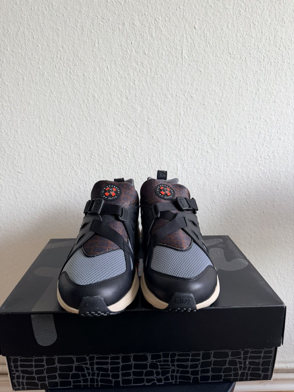 Nike Patta x Nike Air Huarache 20Y24 — FJ4201-001 Size13 (EU47.5) Size US 13 / EU 46 - 2 Thumbnail