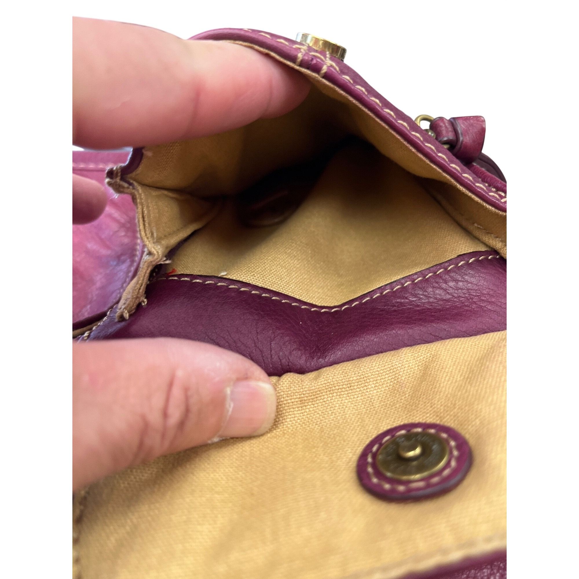 Fossil Fossil VTG wms red gold ware leather crossbody shoulder hand Size ONE SIZE - 7 Thumbnail