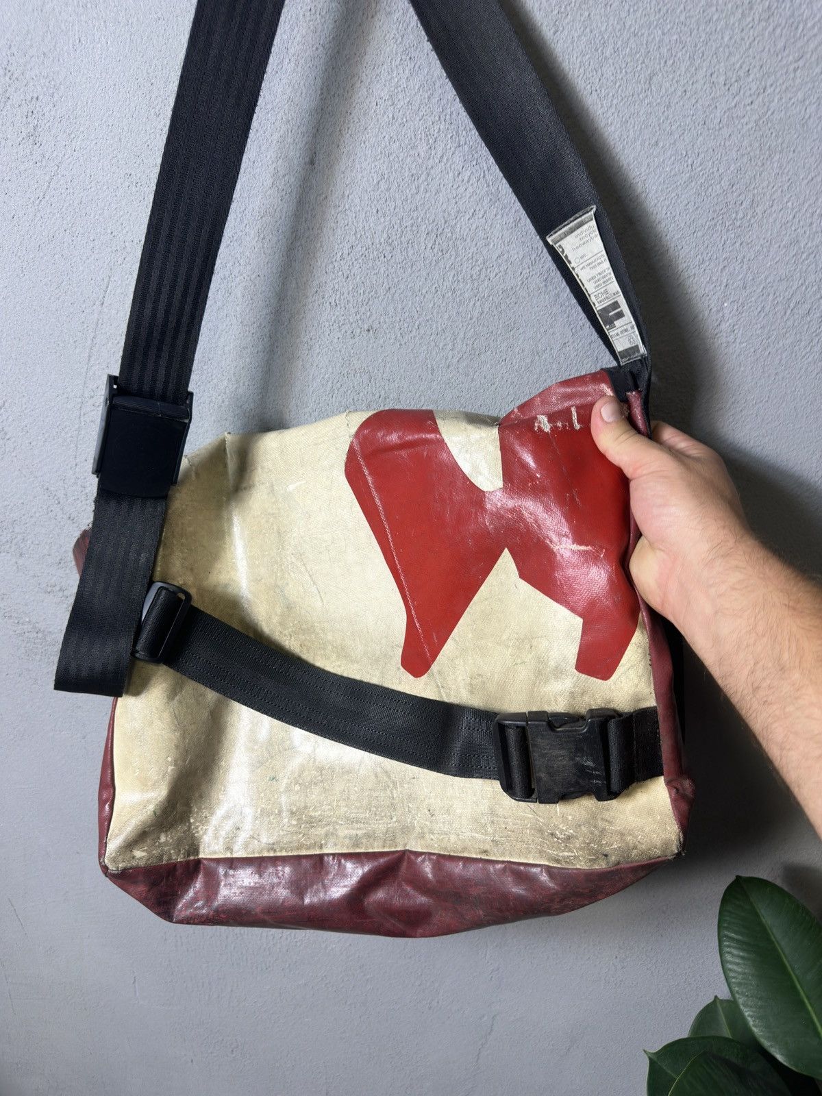 Freitag × Vintage Vintage Freitag Recycled Distressed Shoulder Bag Size ONE SIZE - 7 Thumbnail