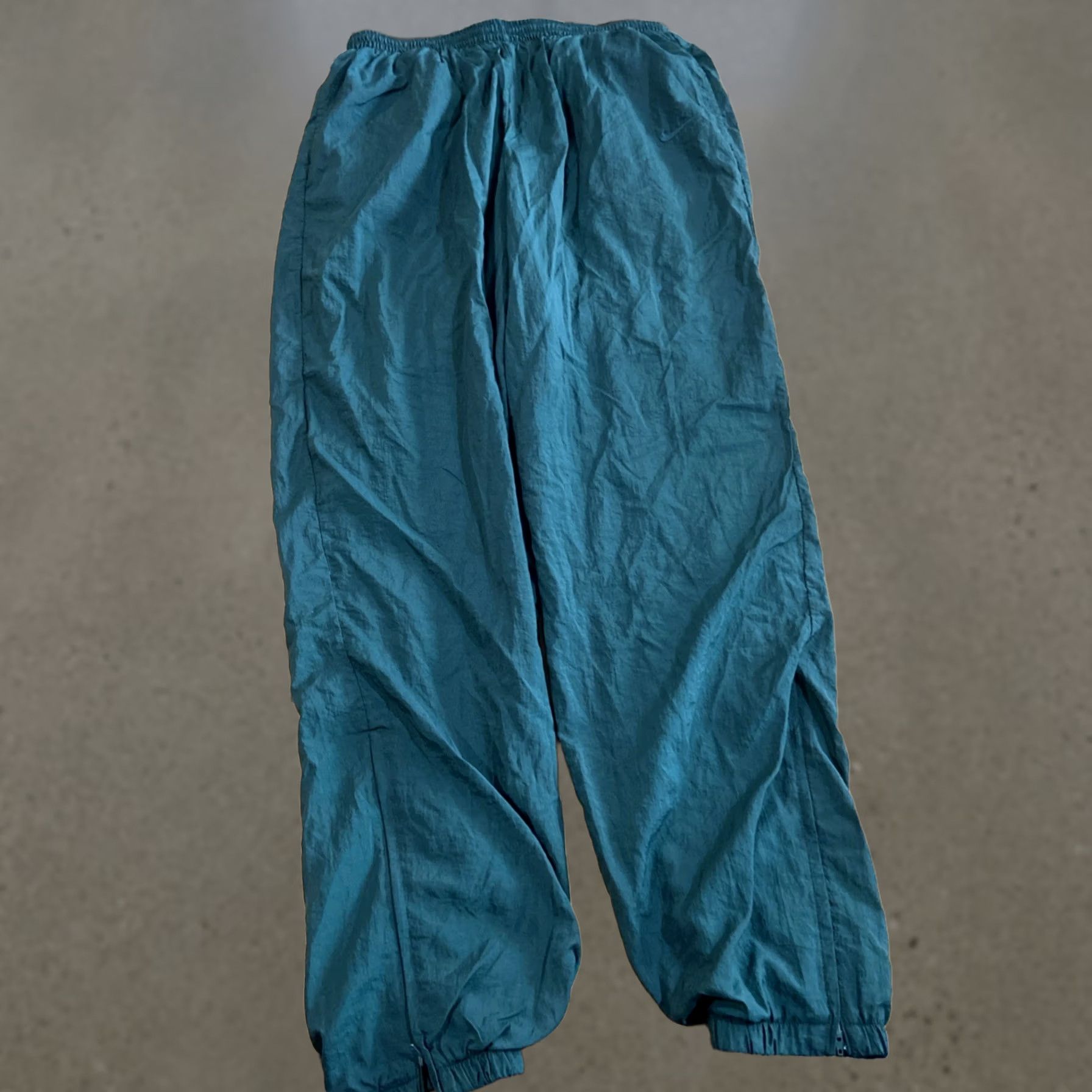Nike VINTAGE Nike Track Pants Men 2XL Dark Green Nylon 90s Baggy Activewear Pants Mens Size US 39 - 1 Thumbnail