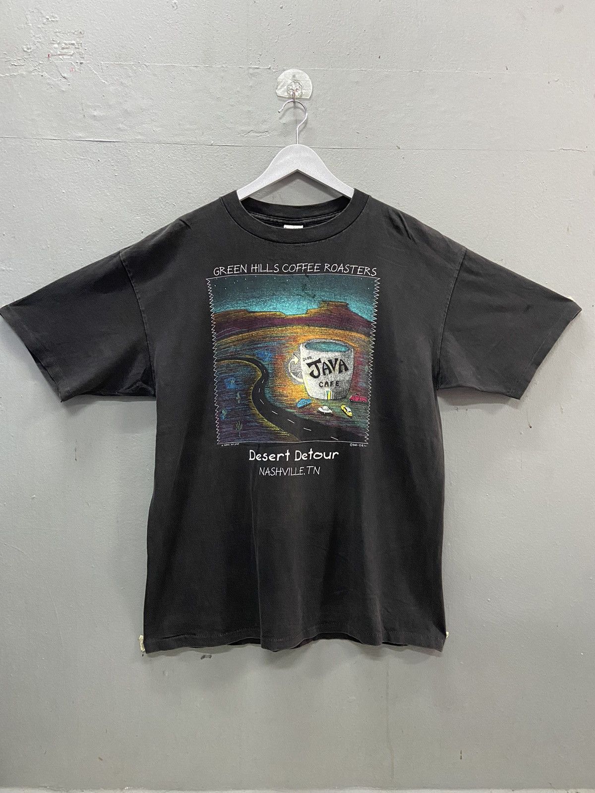 Vintage VINTAGE FABRIC ART PRINT JAVA COFE ALIEN DESERT TEE SHIRT Size US XL / EU 56 / 4 - 1 Thumbnail