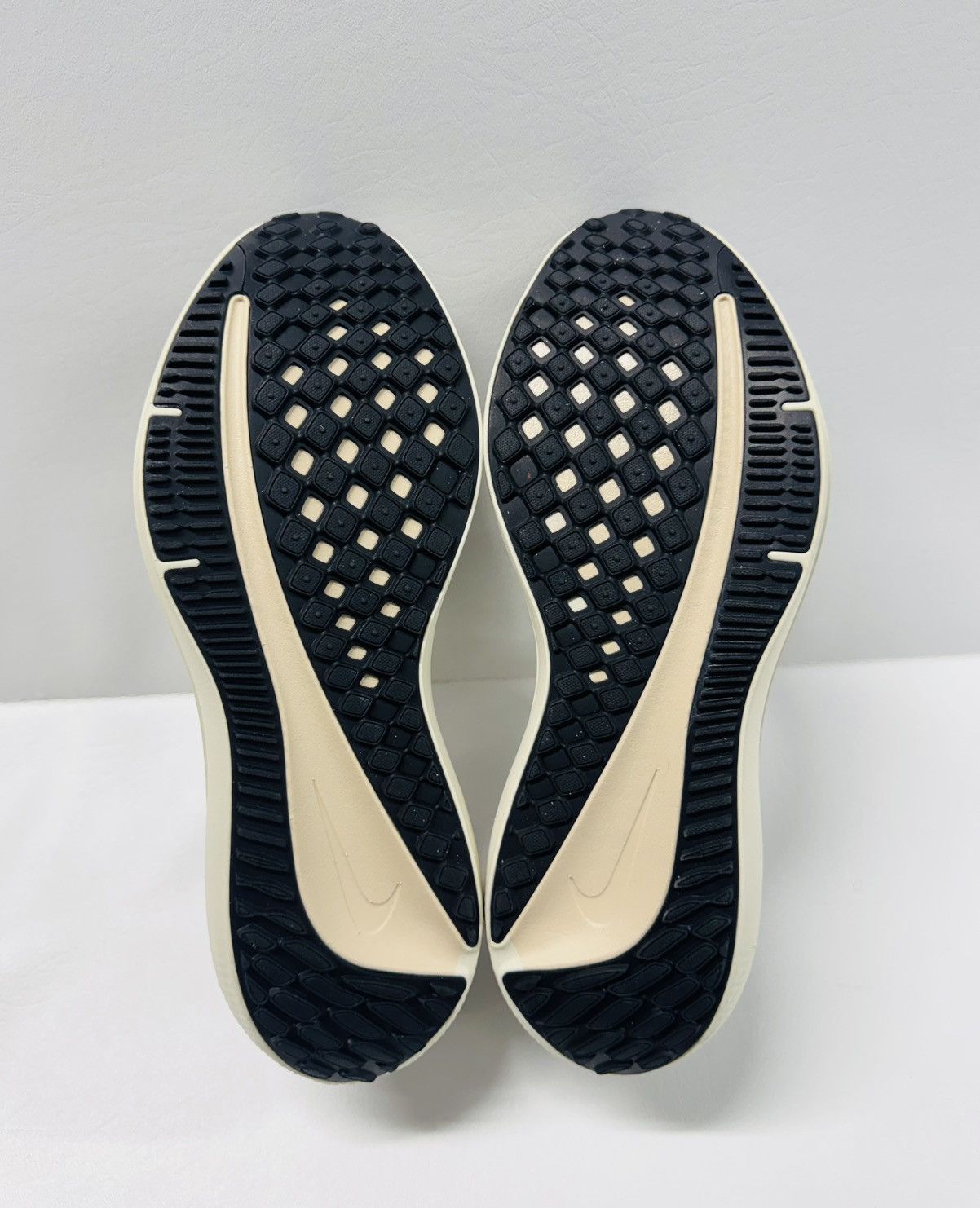 Nike Nike Air Winflo 10 Running Shoes Flat Pewter Photon Dust Size US 10.5 / EU 43-44 - 6 Thumbnail