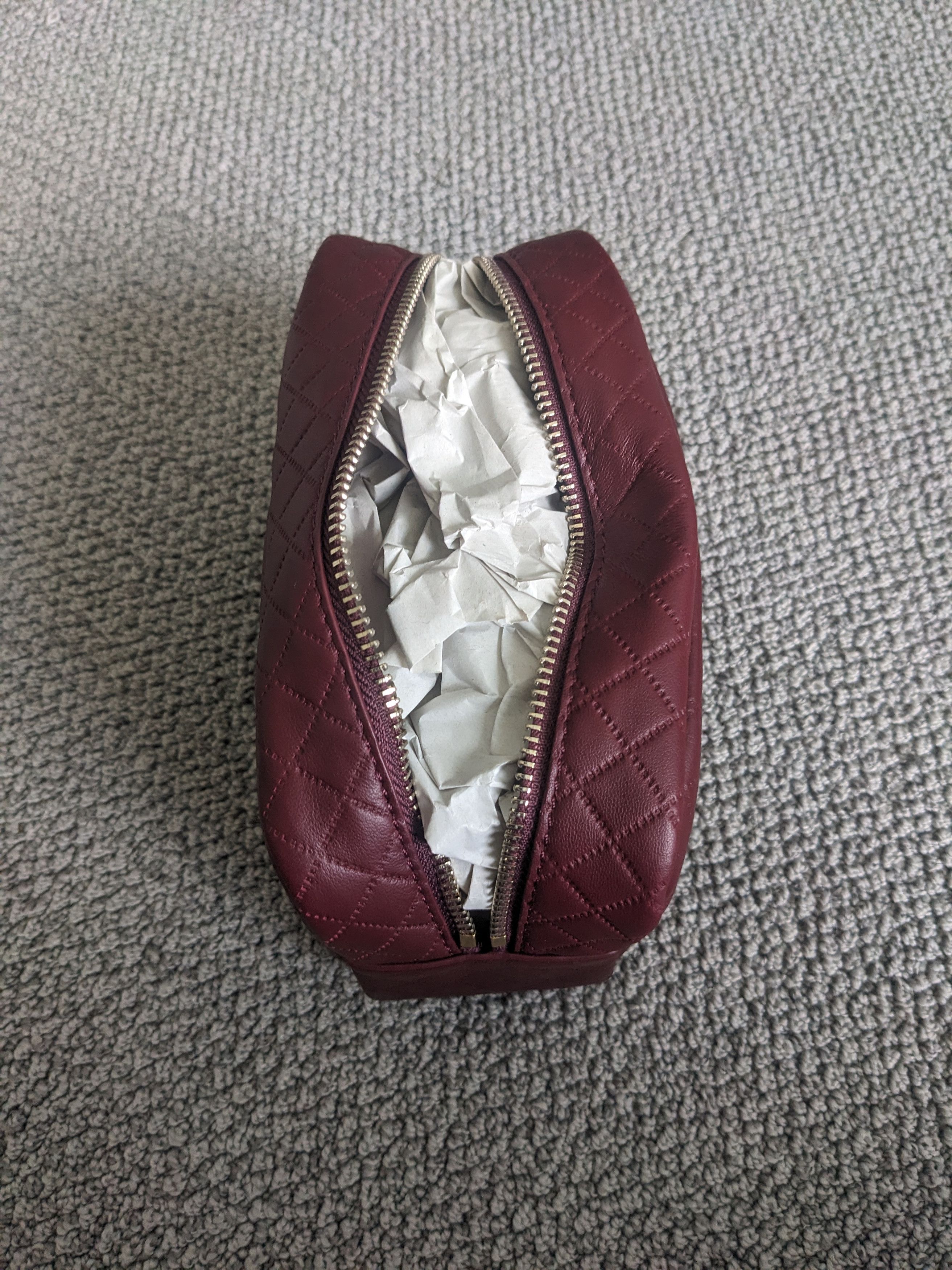 Other Vianel New York Cosmetic/Toiletries Bag - In Burgundy Size ONE SIZE - 3 Thumbnail