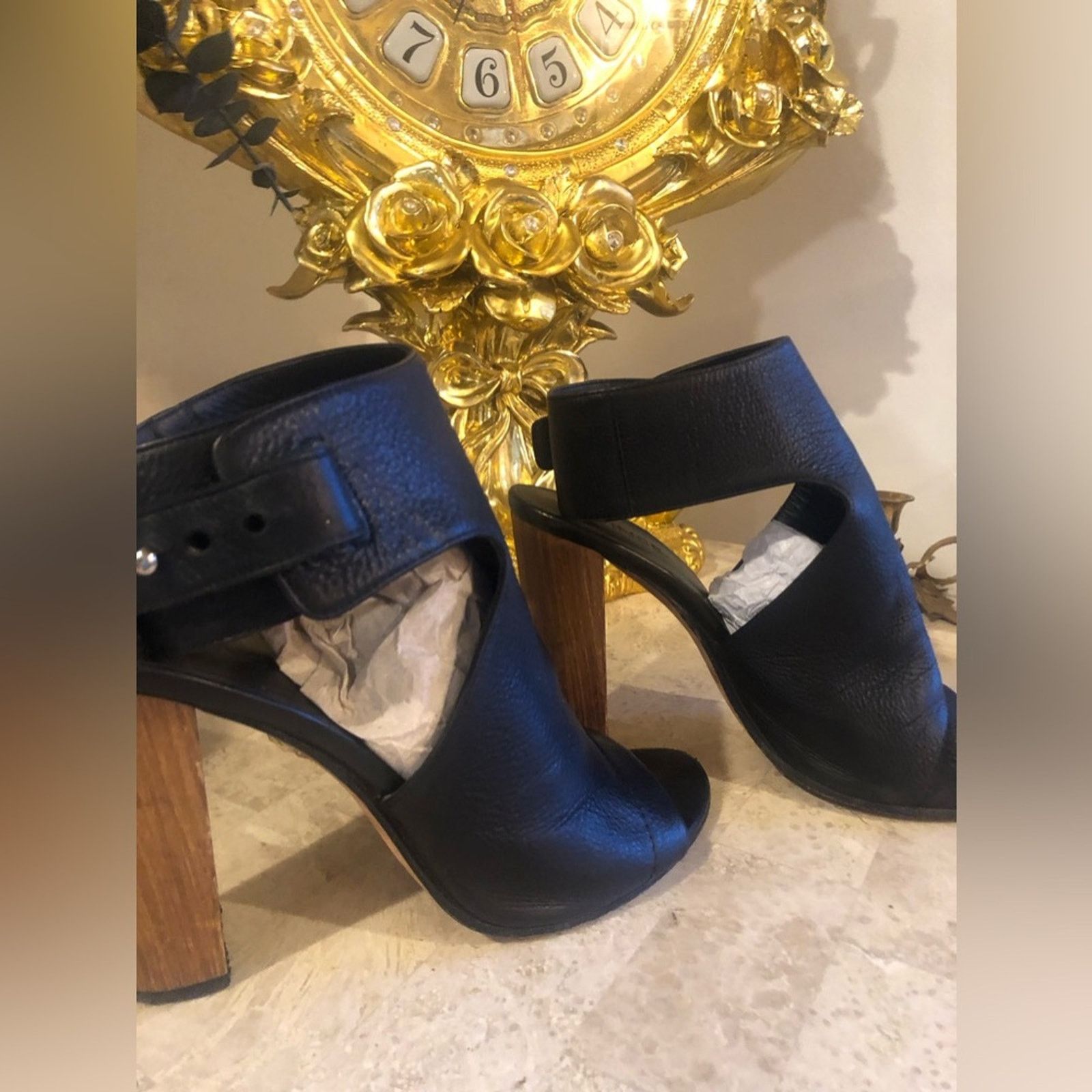 Vince Vince. Open heal leather strap thick heel Size US 7.5 / IT 37.5 - 1 Thumbnail