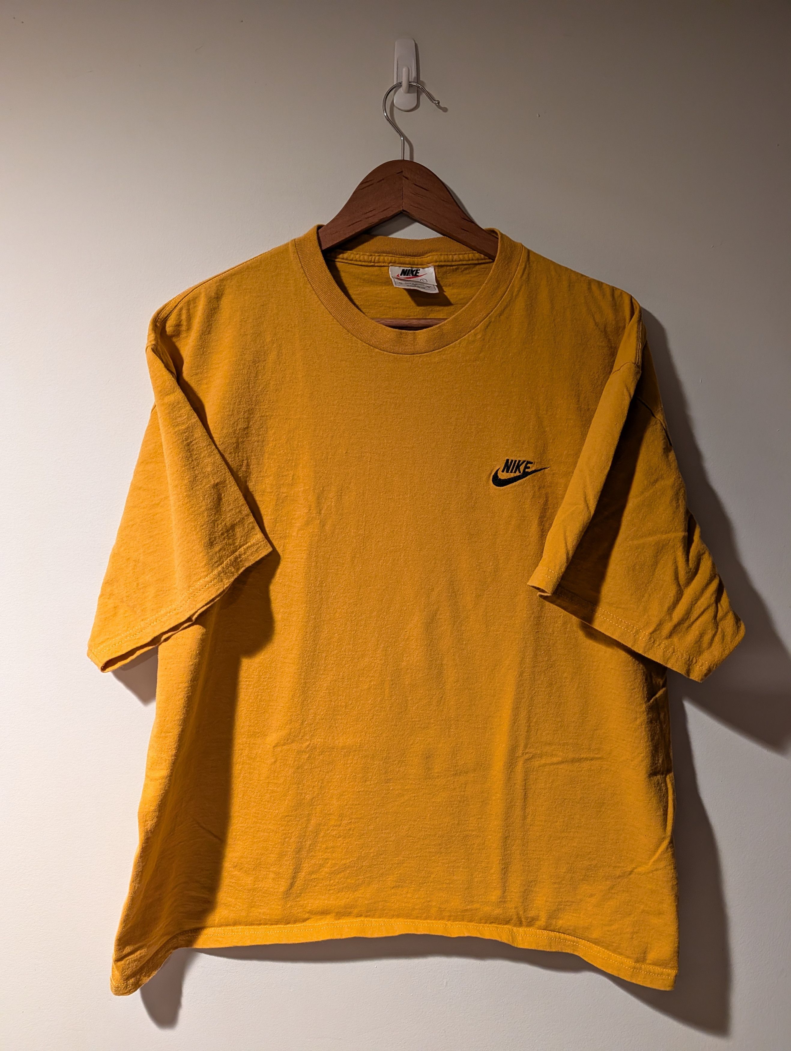 Nike Vintage 90s Nike Mini Swoosh Essential Streetwear T-Shirt Size US L / EU 52-54 / 3 - 1 Thumbnail