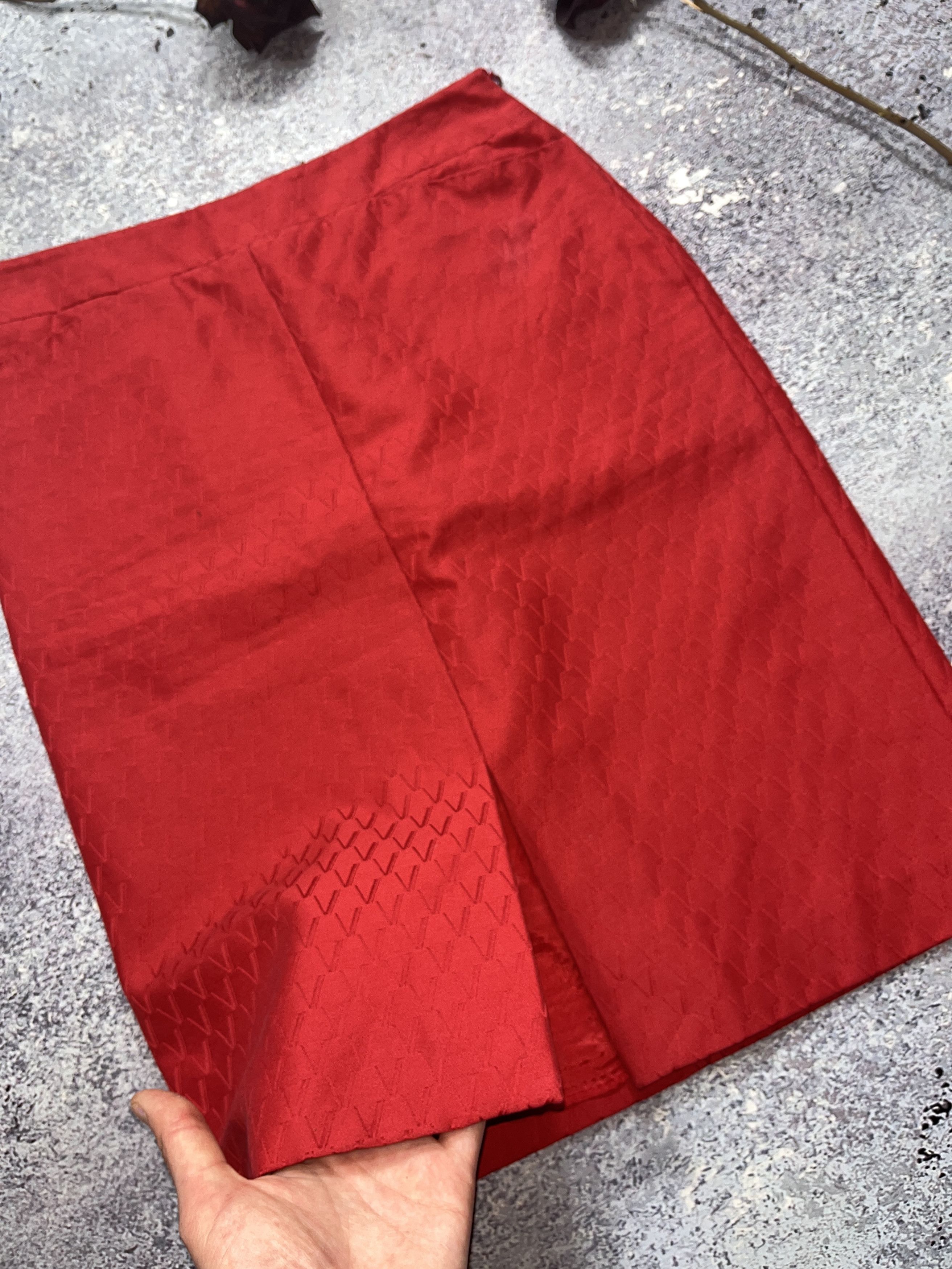 Valentino Vintage Beautiful Monogram Valentino Red Mini skirt Size 26" / US 2 / IT 38 - 3 Thumbnail