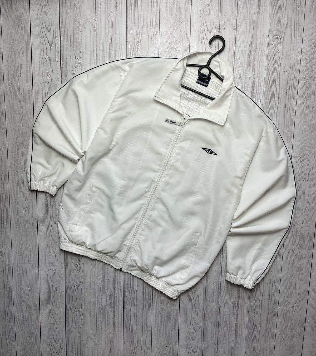 Umbro Vintage Umbro light jacket size L Y2K white Size US L / EU 52-54 / 3 - 2 Thumbnail