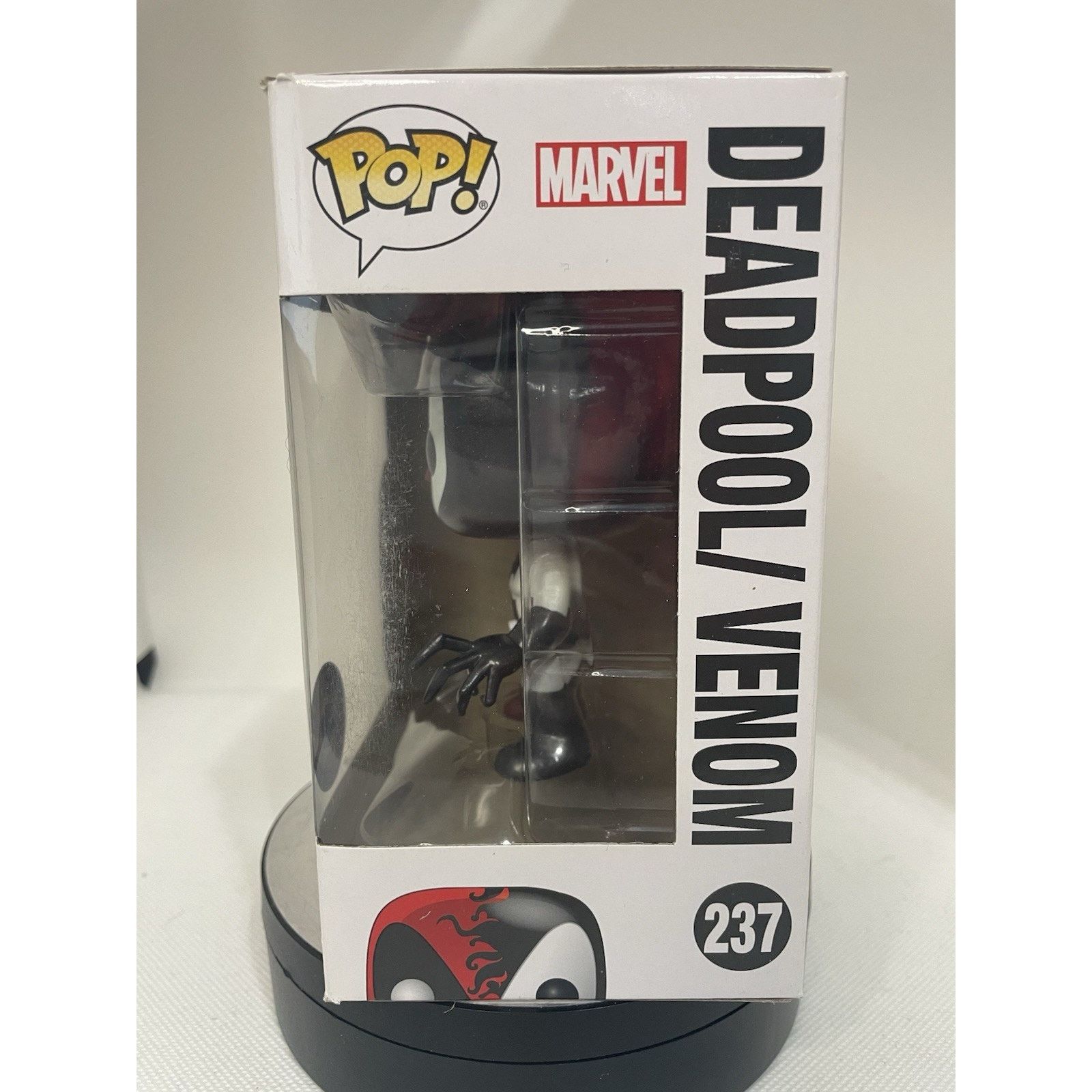 Marvel Comics Funko Pop! Deadpool / Venom (Metallic) - PIAB Exclusive 237 Size ONE SIZE - 4 Thumbnail