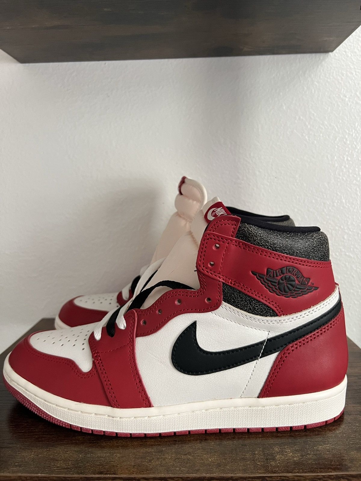 Jordan Brand Jordan 1 Retro High OG Chicago Lost and Found 10 Size US 10 / EU 43 - 2 Thumbnail