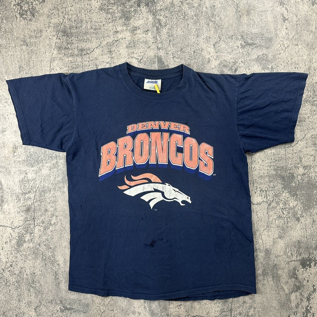 CSA × Vintage Vintage Distressed Denver Broncos T Shirt Size US L / EU 52-54 / 3 - 1 Thumbnail