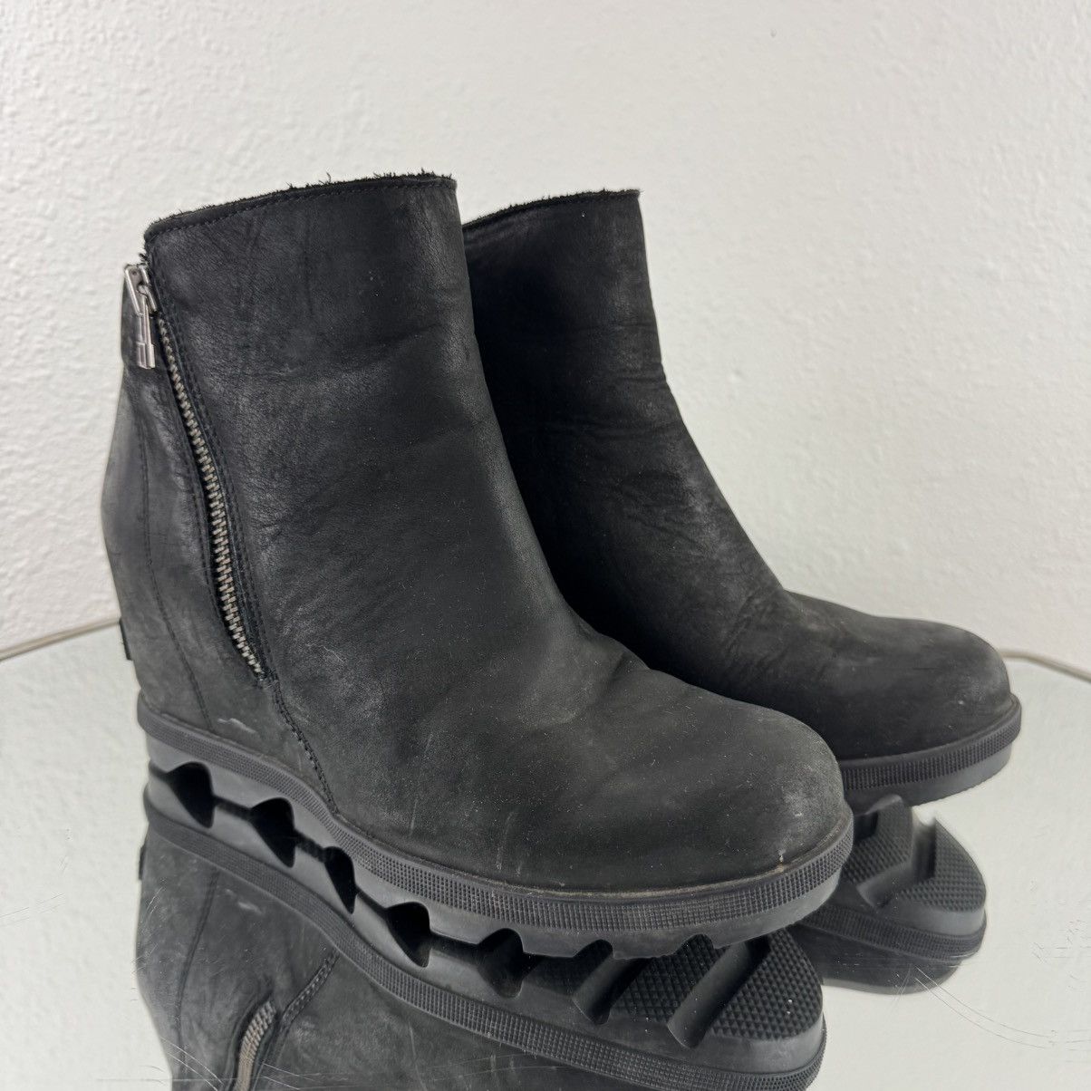 SOREL SOREL Black Leather Joan of Arctic Wedge II Zip Ankle Bootie Size US 8 / IT 38 - 2 Thumbnail