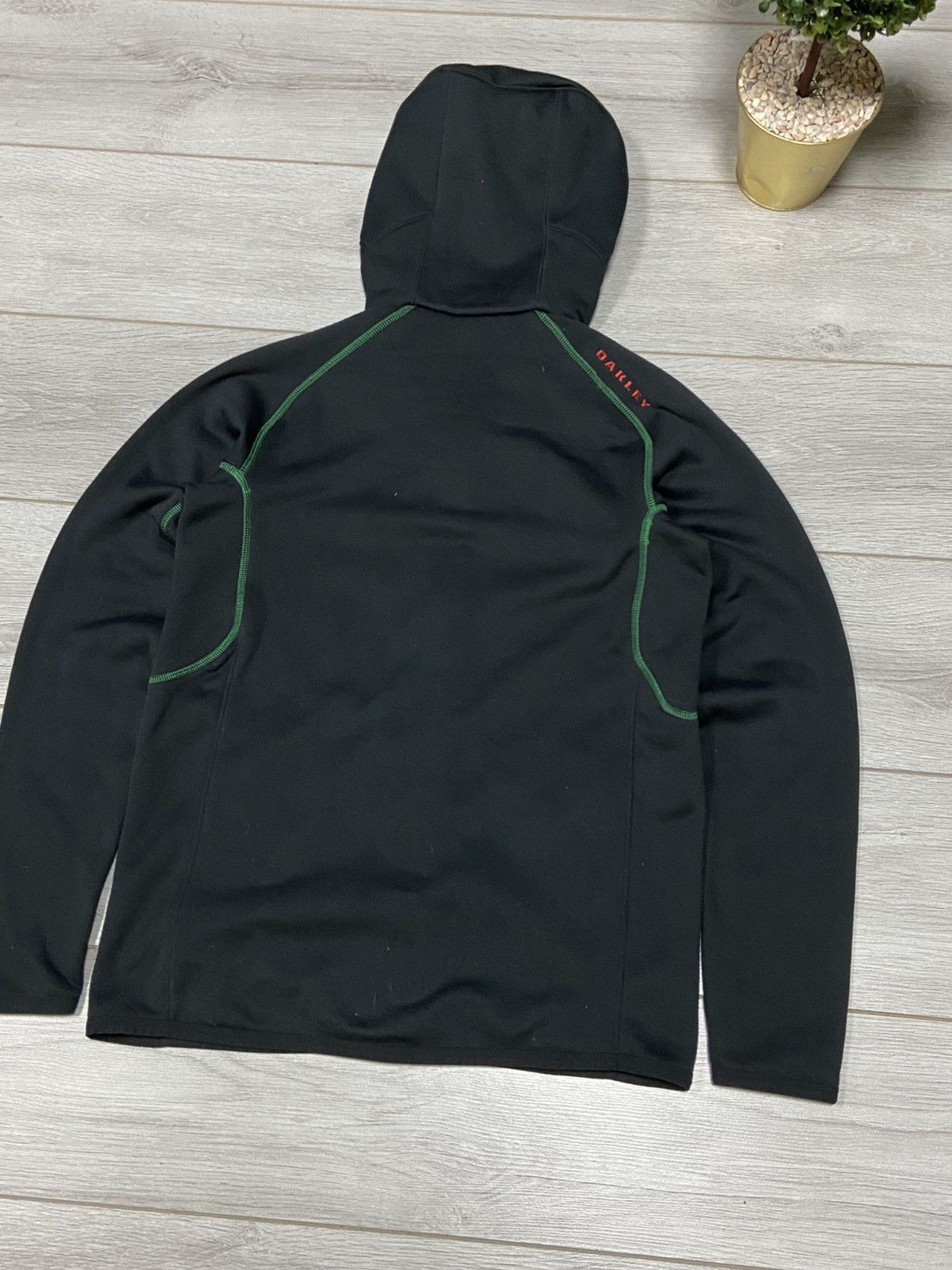 Vintage Oakley vintage black big circle centr logo zip black hoodie Size US S / EU 44-46 / 1 - 9 Thumbnail