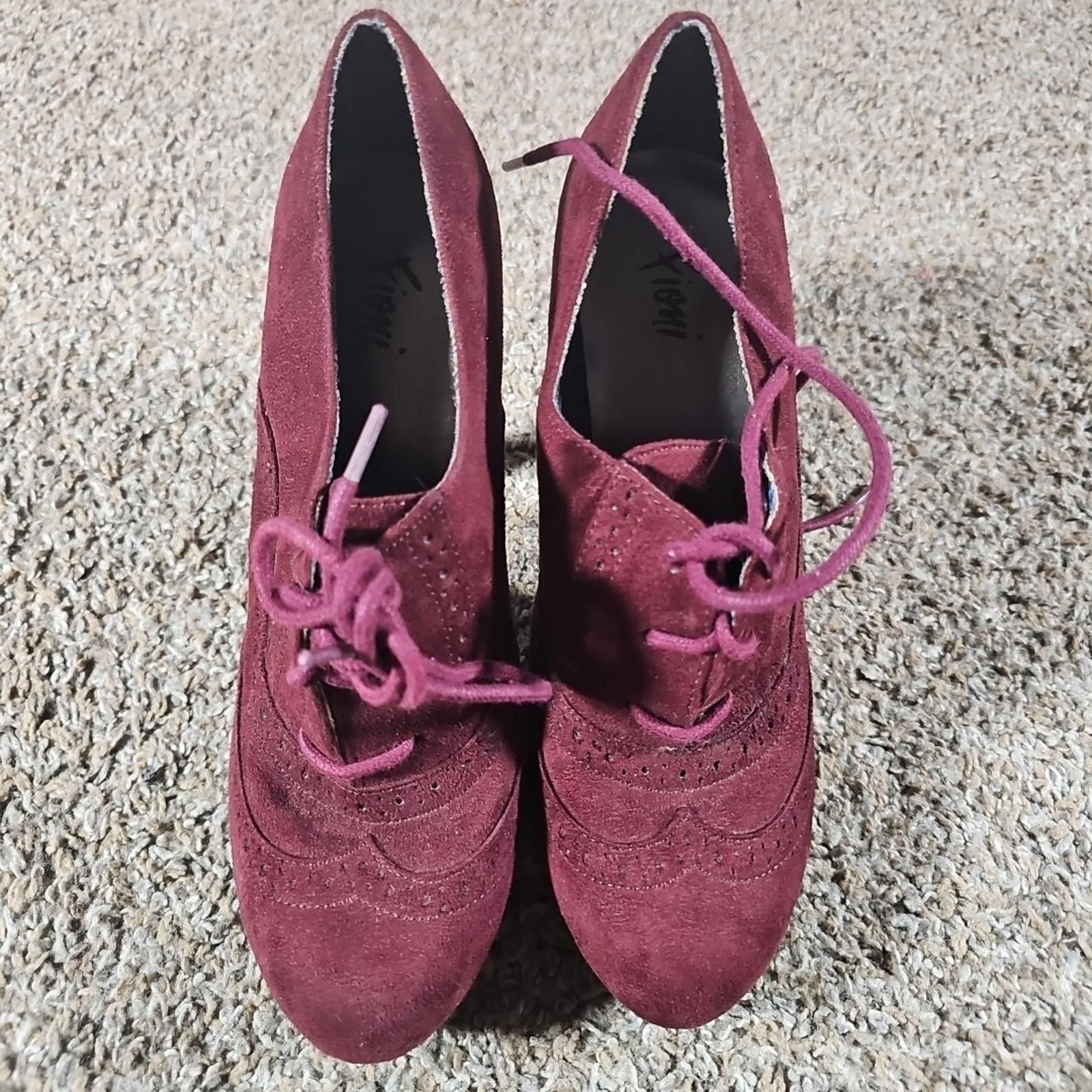 Finisterre fioni Burgundy wingtip heels sz 8 Size US 8 / IT 38 - 2 Thumbnail