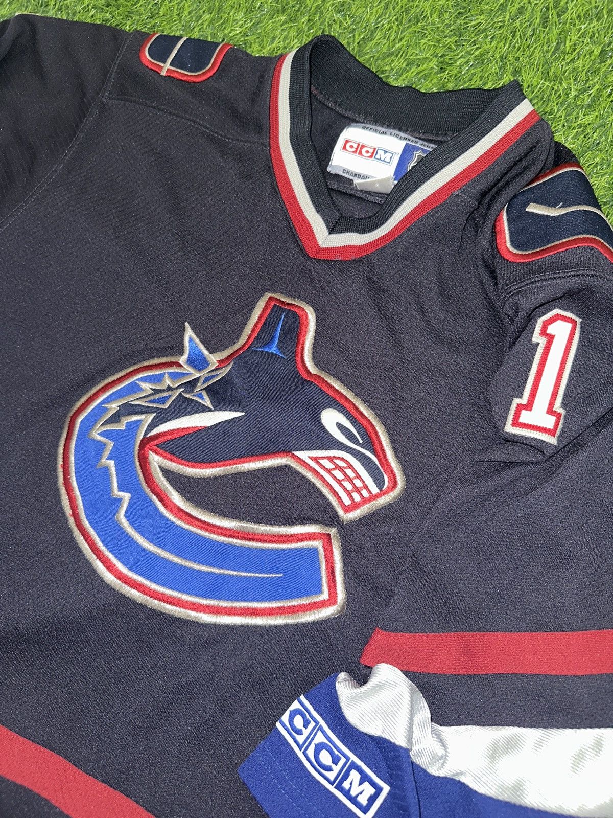 NHL Vtg nhl roberto luongo vancouver canucks jersey size YL/XL Size US XXS / EU 40 - 3 Thumbnail