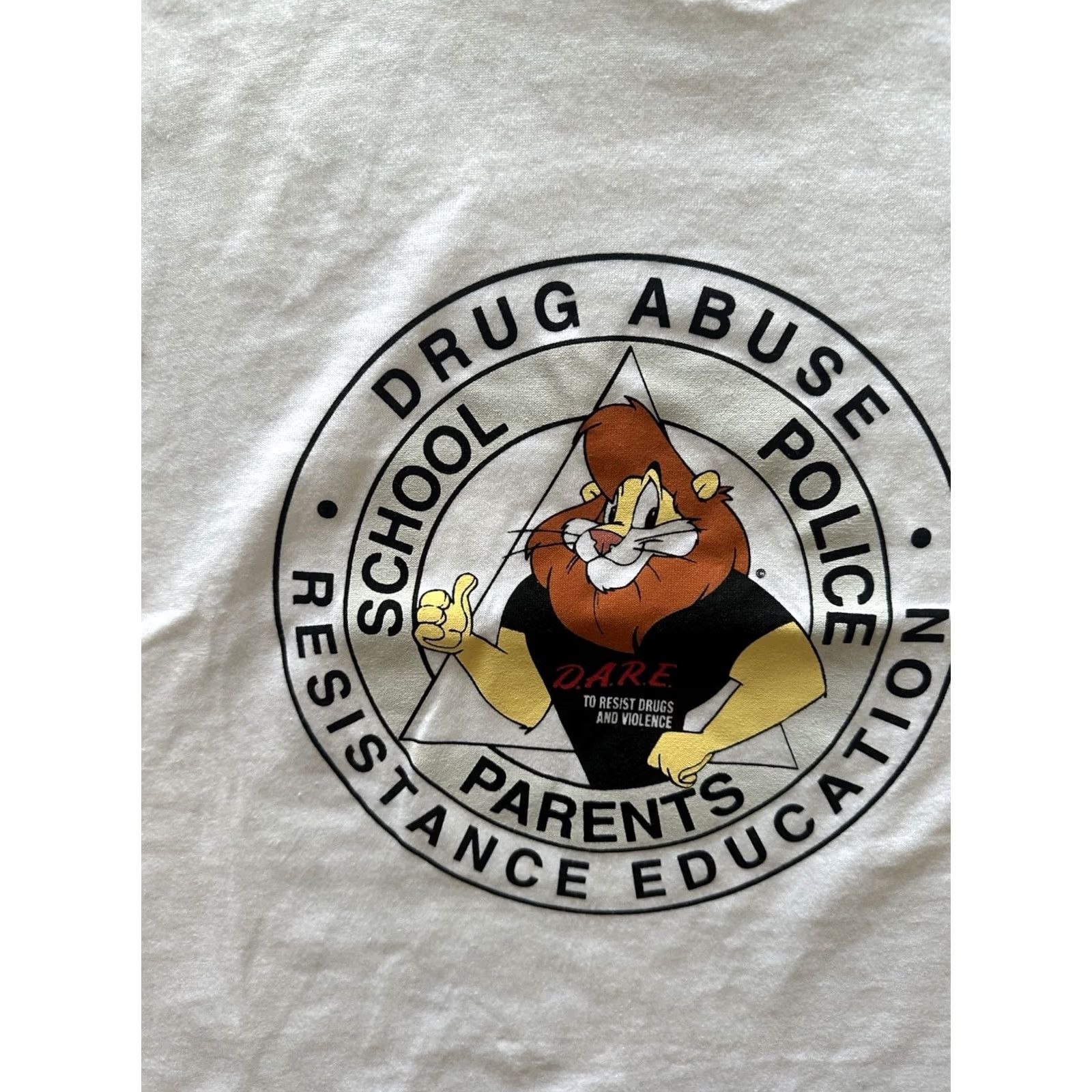Fruit Of The Loom VINTAGE DARE Drug Abuse Resistance Education Lion Mascot T-Shirt L White 90s NWOT Men Size US L / EU 52-54 / 3 - 2 Thumbnail