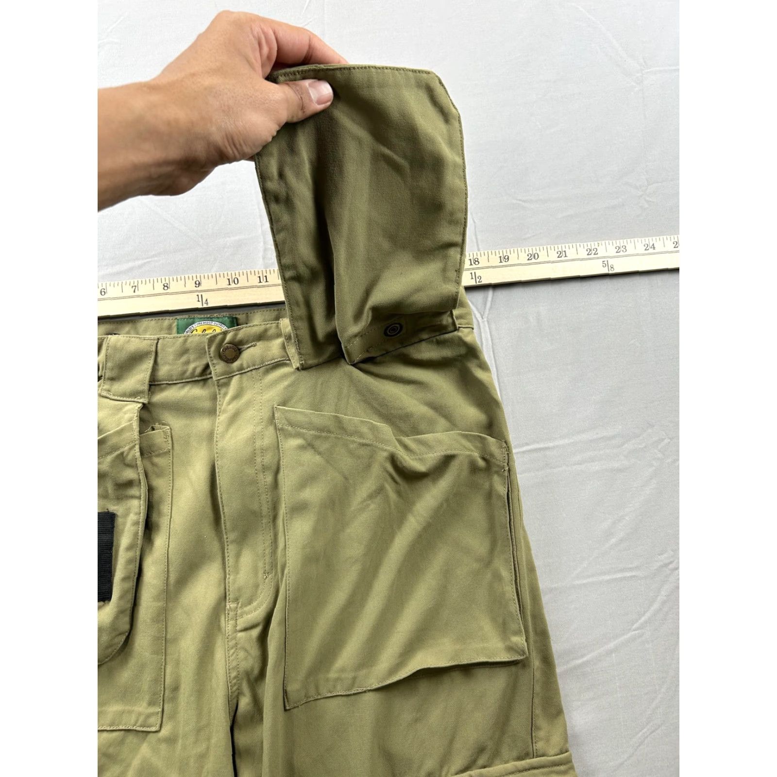 Vintage Cabela's Cargo Pants Mens 36X30 Green Workwear Outdoor Hunting Cargo Pocket Pants Mens Regular 36x30 Green Nylon Solid Front Zip Pockets Workwear Size US 36 / EU 52 - 6 Thumbnail