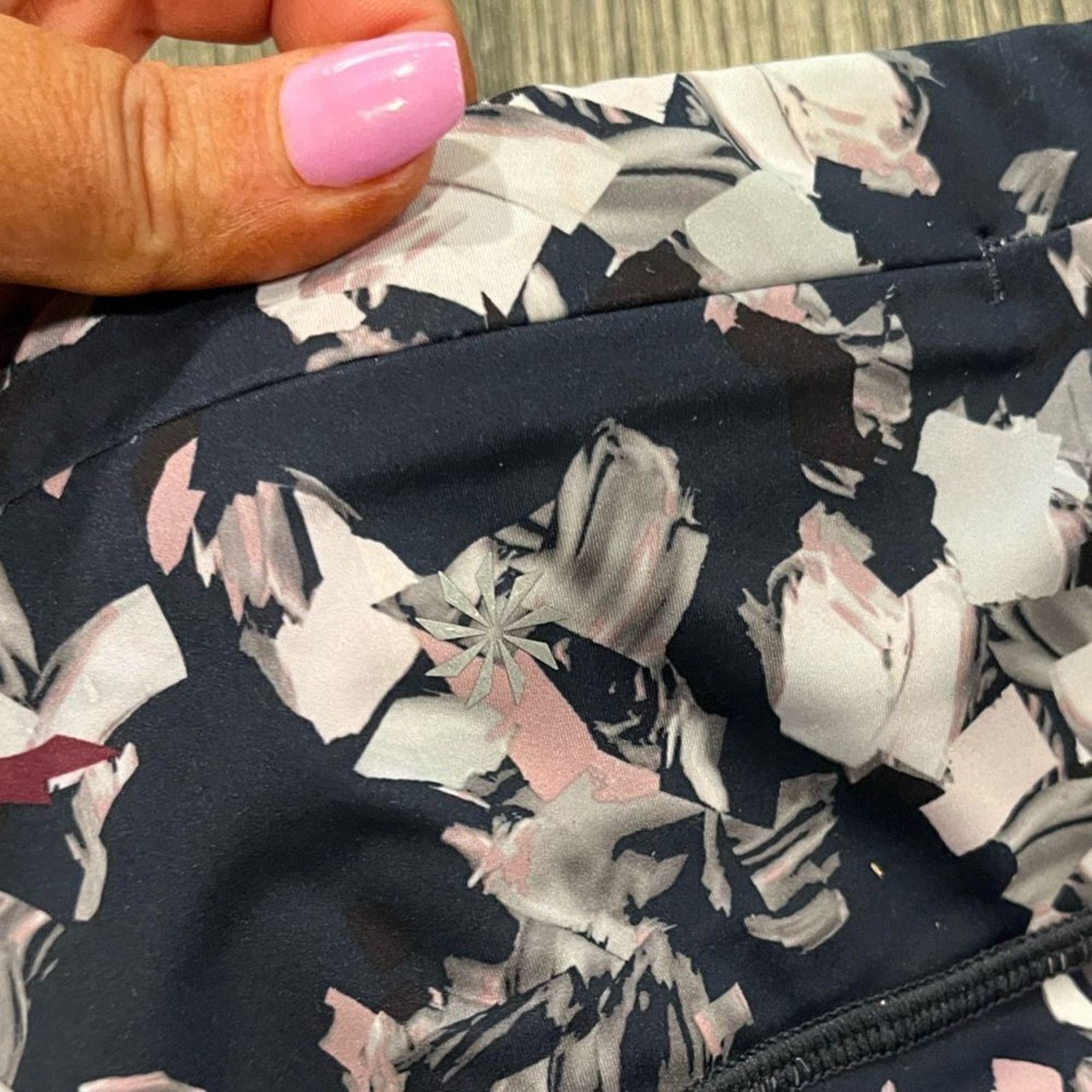 Athleta Athleta Challenge Bloom 7/8 Tight Leggings Navy Pink Floral Size 26" / US 2 / IT 38 - 12 Thumbnail