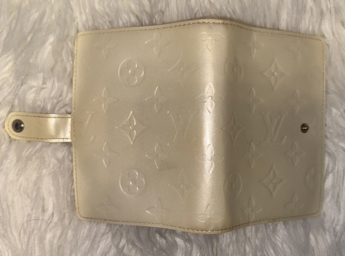 Louis Vuitton Louis Vuitton Passport Agenda Cover Size ONE SIZE - 5 Thumbnail