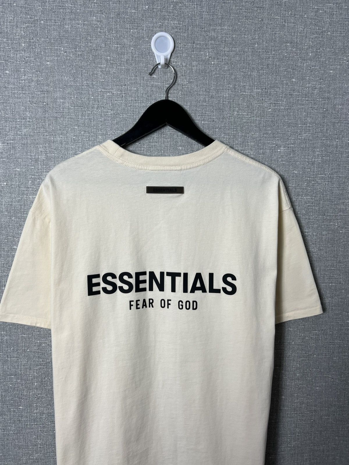 Fear of God FEAR OF GOD Essentials Back Big Logo Tee FOG Beige T-Shirt Size US M / EU 48-50 / 2 - 2 Thumbnail