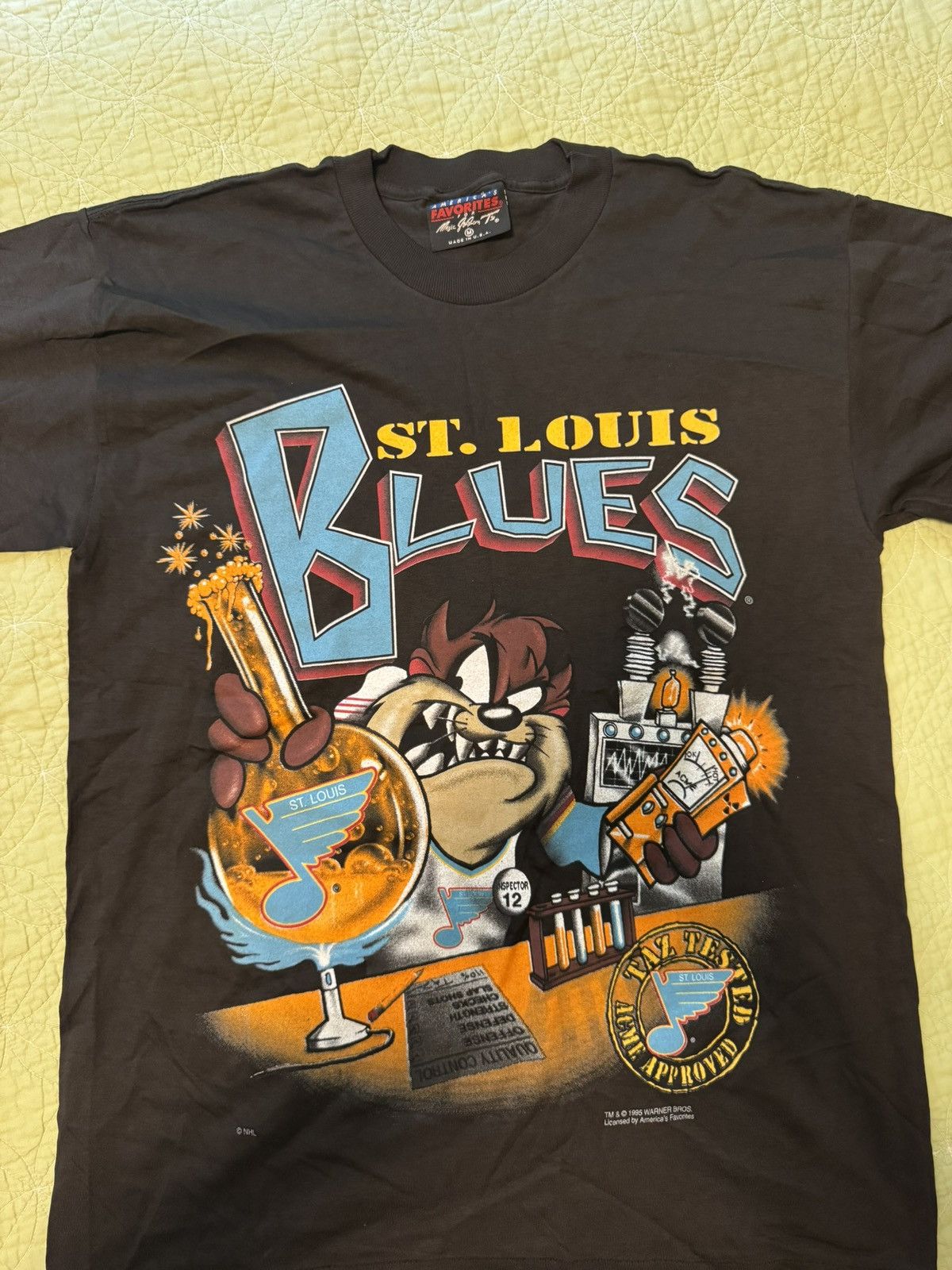Warner Bros 1995 St Louis Blues Taz Tee Size US M / EU 48-50 / 2 - 1 Thumbnail
