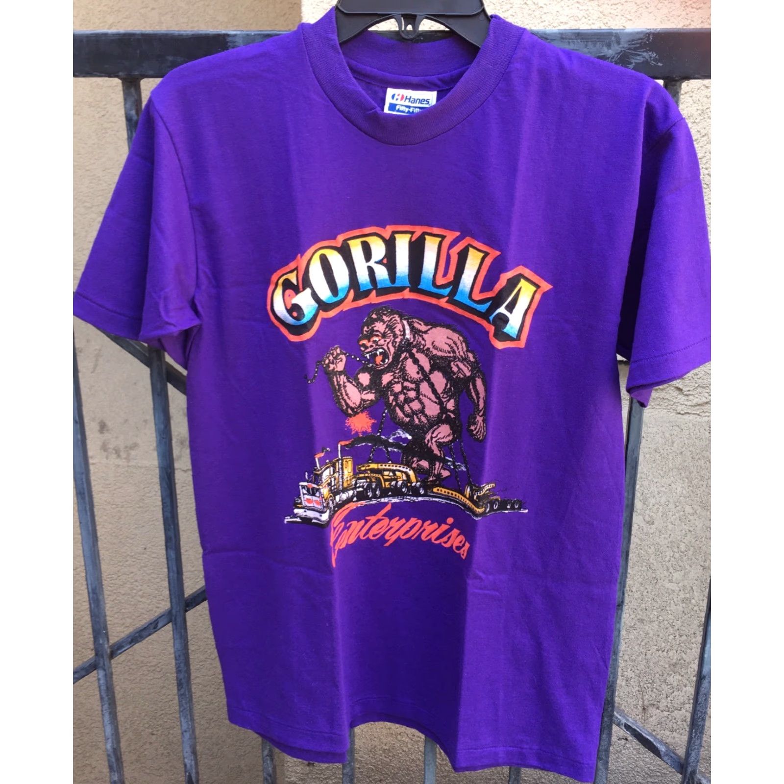 Vintage VINTAGE Hanes Fifty-Fifty T-Shirt Gorilla Enterprises Big Rig Truck Trucker 80s 90s Purple M Mens Graphics USA Size US M / EU 48-50 / 2 - 7 Thumbnail