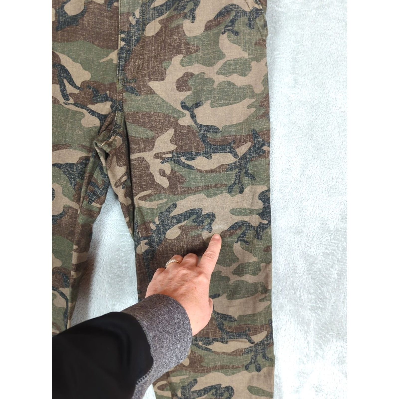 Abercrombie & Fitch Abercrombie & Fitch Annie High Rise Ankle Straight Camo Pants 26/2R Womens Regular Size 2 Green Camouflage Casual All Seasons Size 26" / US 2 / IT 38 - 5 Thumbnail