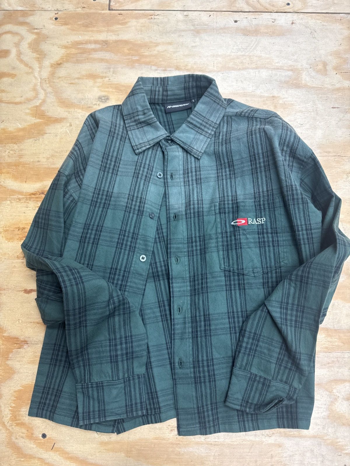 The GV Gallery Gvgallery raspberry hills flannel green logo Size US S / EU 44-46 / 1 - 1 Thumbnail
