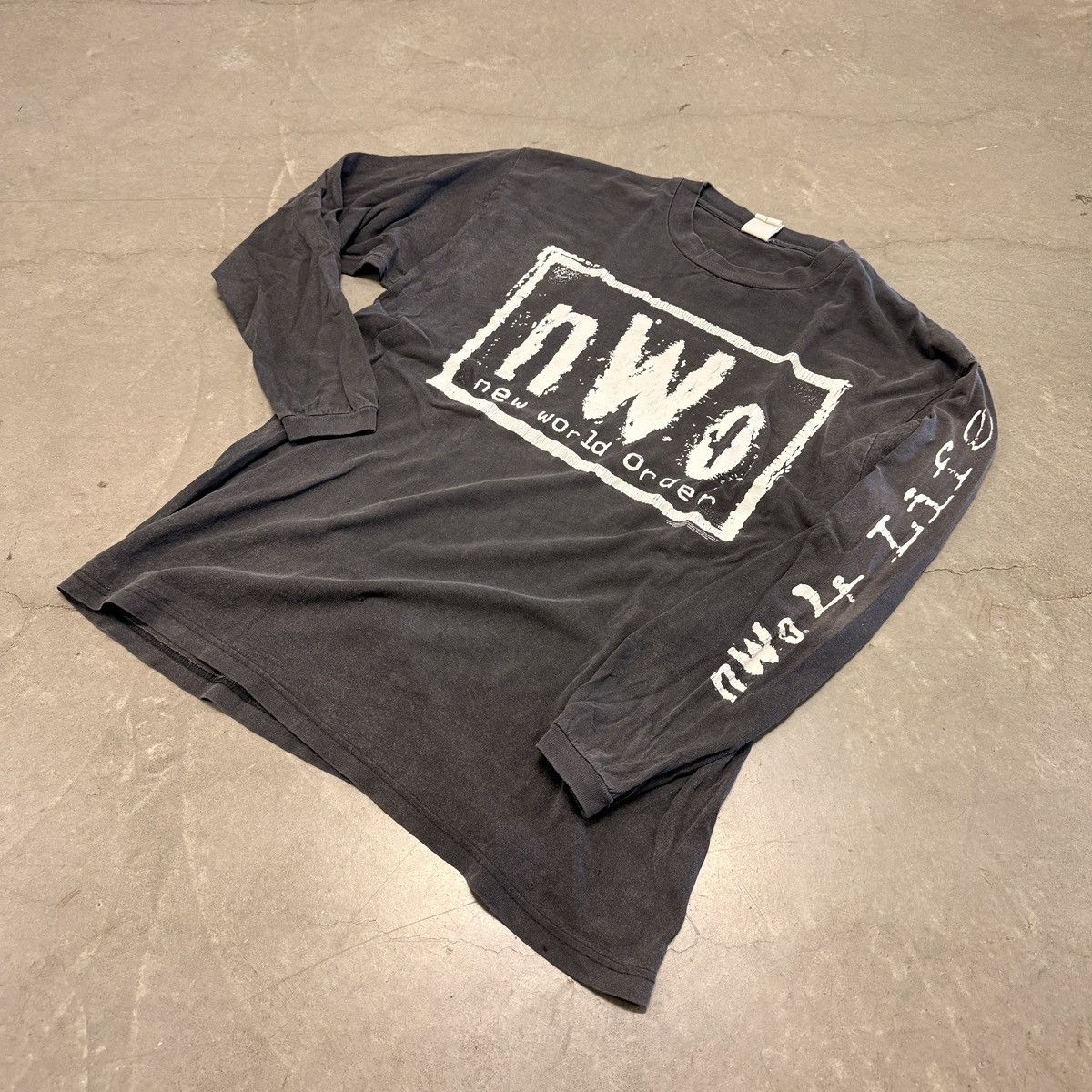 Vintage Vintage 1998 WWE/WCW NWO 4 Life Long Sleeve Size US XL / EU 56 / 4 - 1 Thumbnail