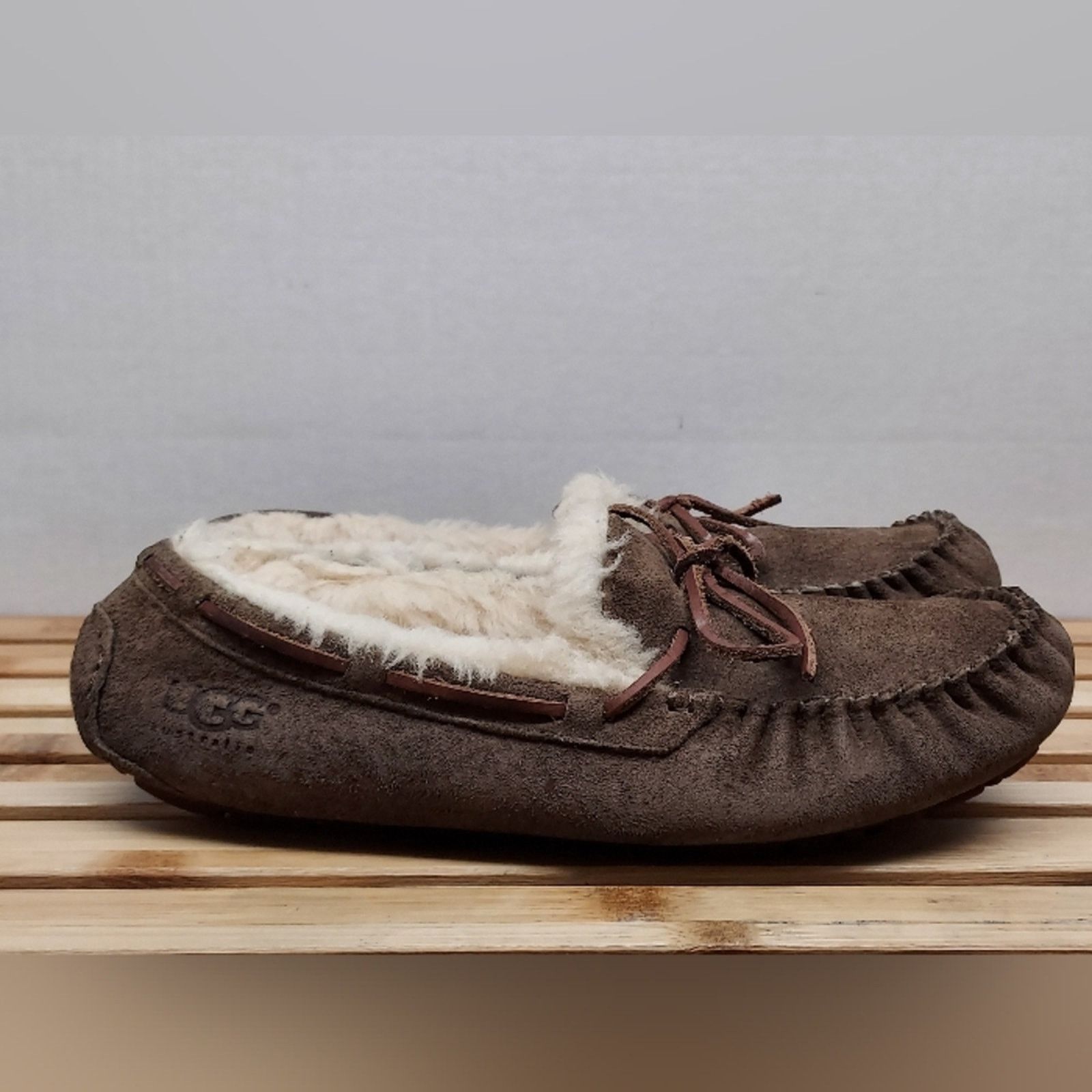 Ugg UGG Womens Brown Suede Dakota Slipper Shoes Size 9 Size US 9 / IT 39 - 6 Thumbnail