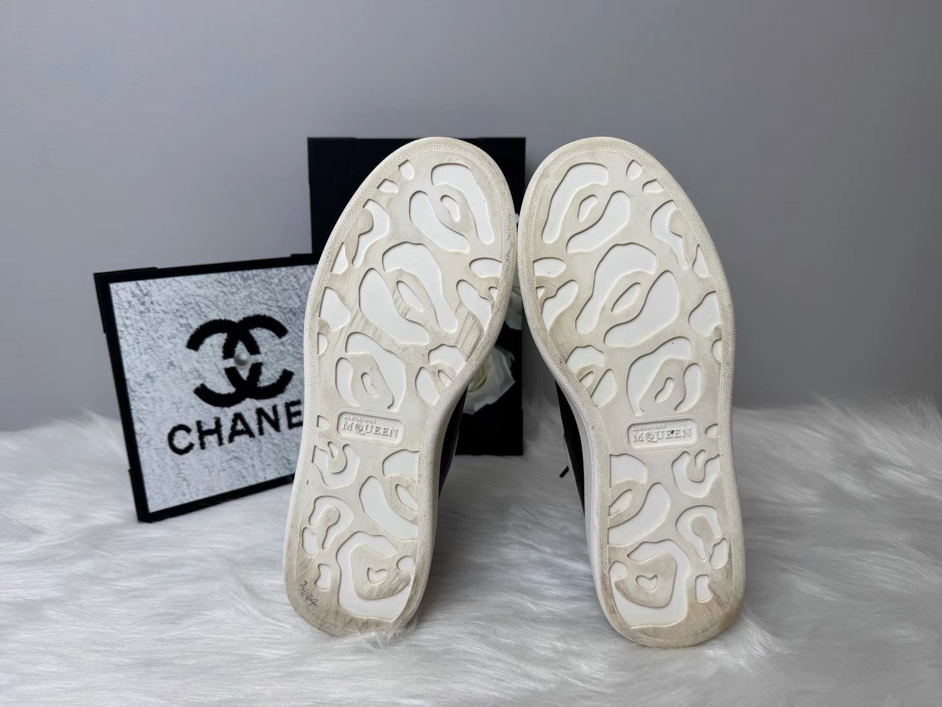 Alexander McQueen Alexander McQueen Oversized Low-top Leather Sneakers K36 Size US 8.5 / EU 41-42 - 4 Thumbnail