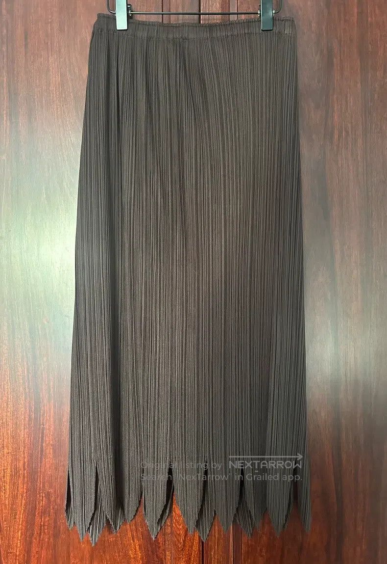 Issey Miyake Issey Miyake Dark Coffee Petal Midi Skirt Size 25" / US 0 / IT 36 - 1 Thumbnail