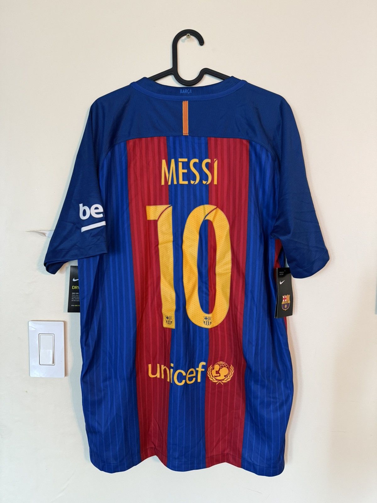 Nike Lionel Messi FC Barcelona 2016/17 Home Jersey BNWT Size US L / EU 52-54 / 3 - 2 Thumbnail