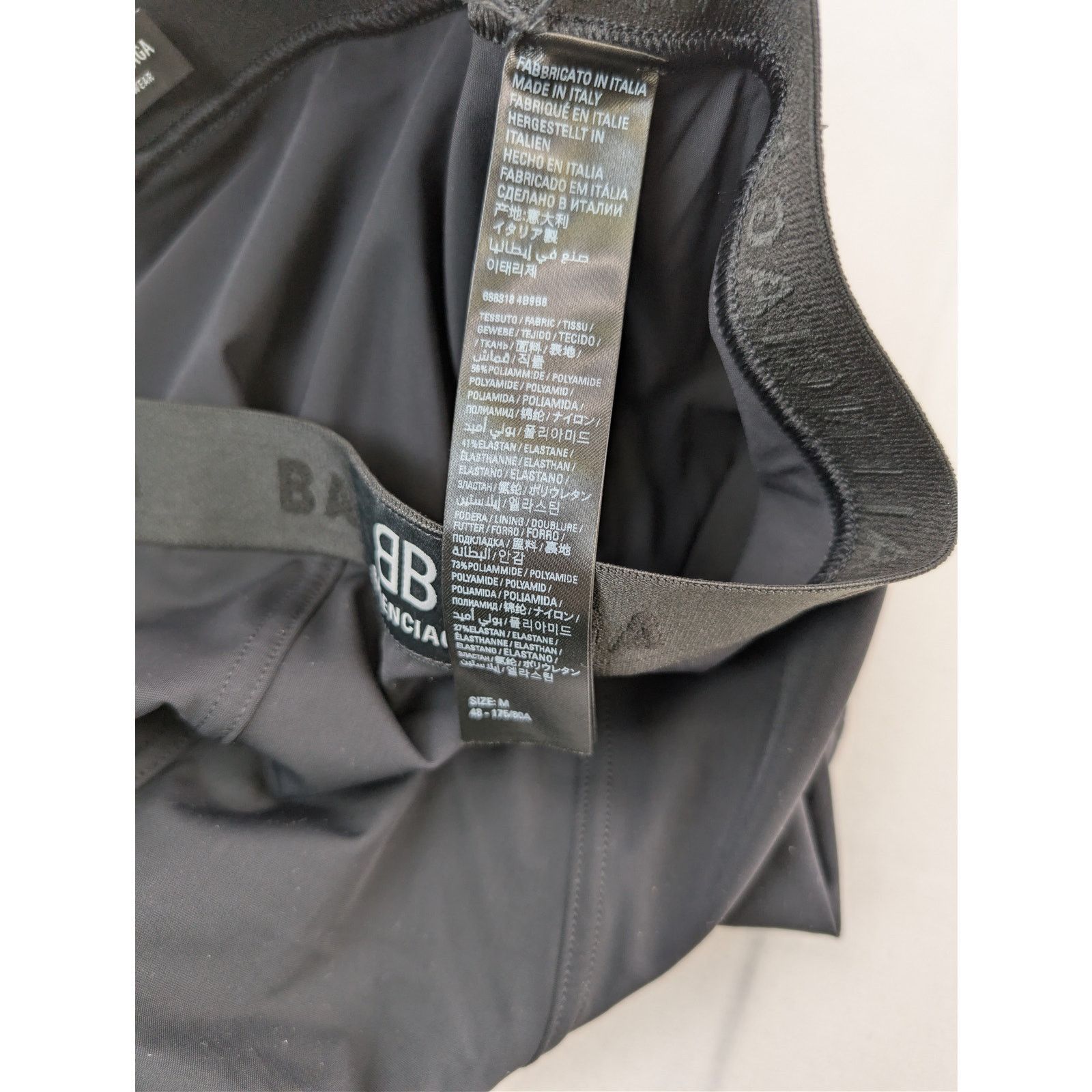 Balenciaga o1rshd1 Size: M / Swimwear Fitted Swim Trunks Short in Black Size US 32 / EU 48 - 16 Thumbnail