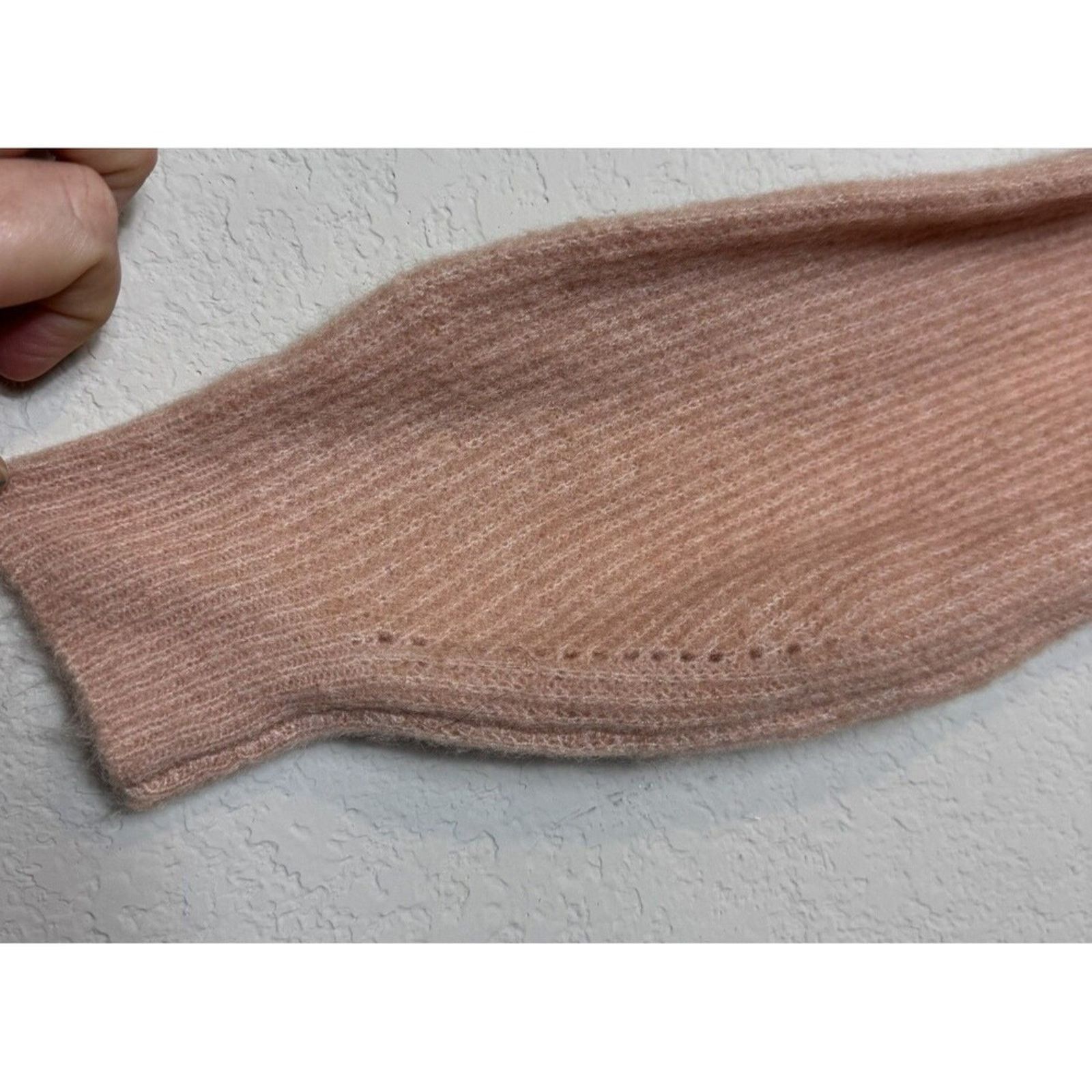 Anthropologie Anthropologie SADIE & SAGE No Risk V-Neck Sweater Blush sz S Size S / US 4 / IT 40 - 9 Thumbnail