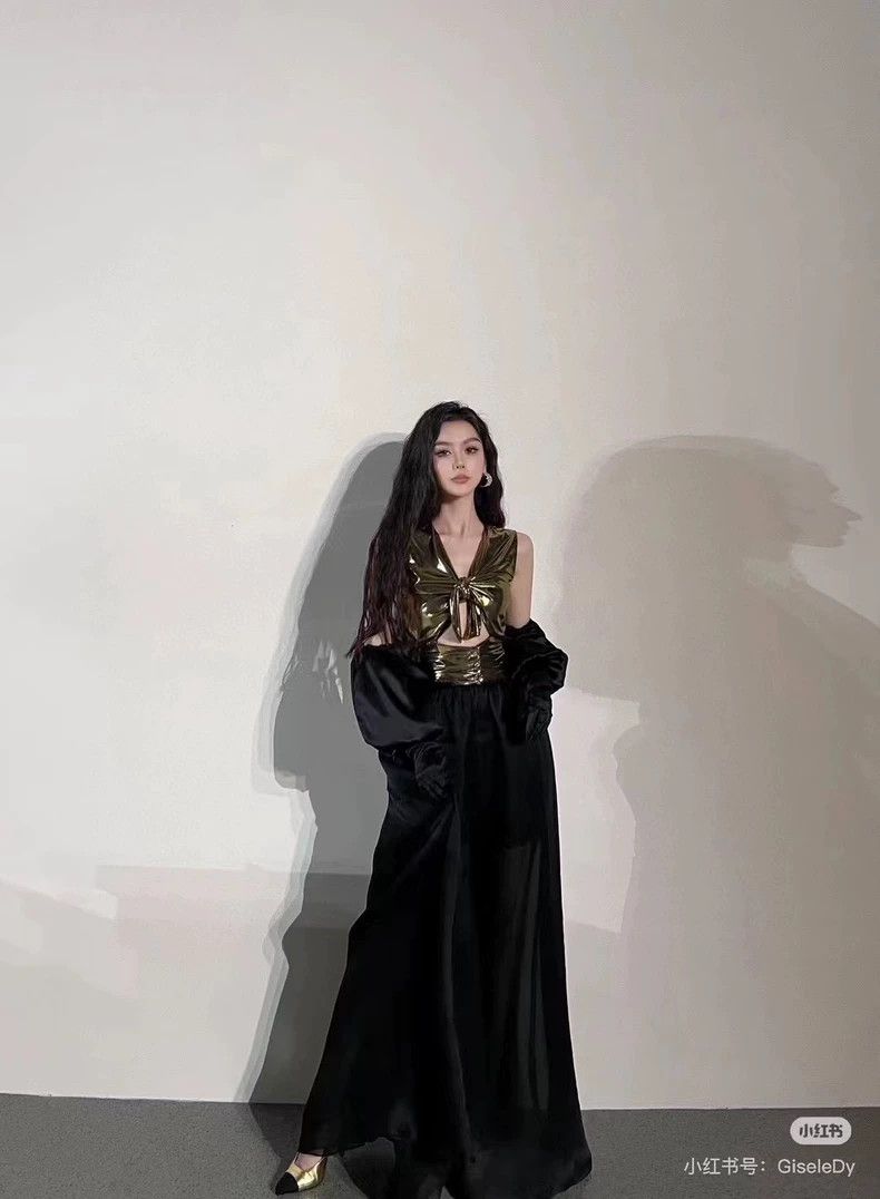 Chanel Chanel 24C gold shiny elastic v-neck bow road Yao vest Size XS / US 0-2 / IT 36-38 - 6 Thumbnail