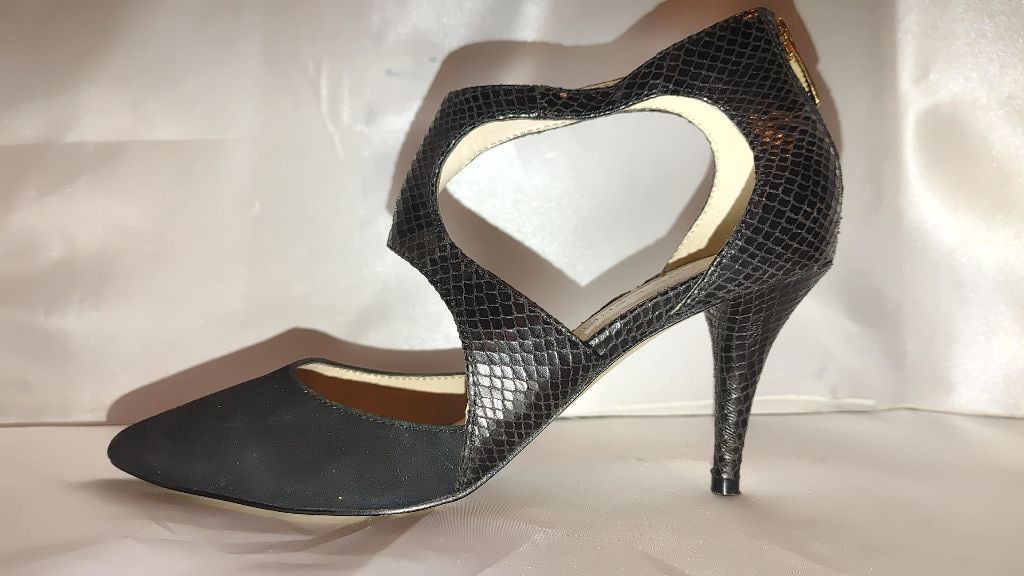 Marc Fisher Marc Fisher Heels Size 6M Size US 6 / IT 36 - 2 Thumbnail