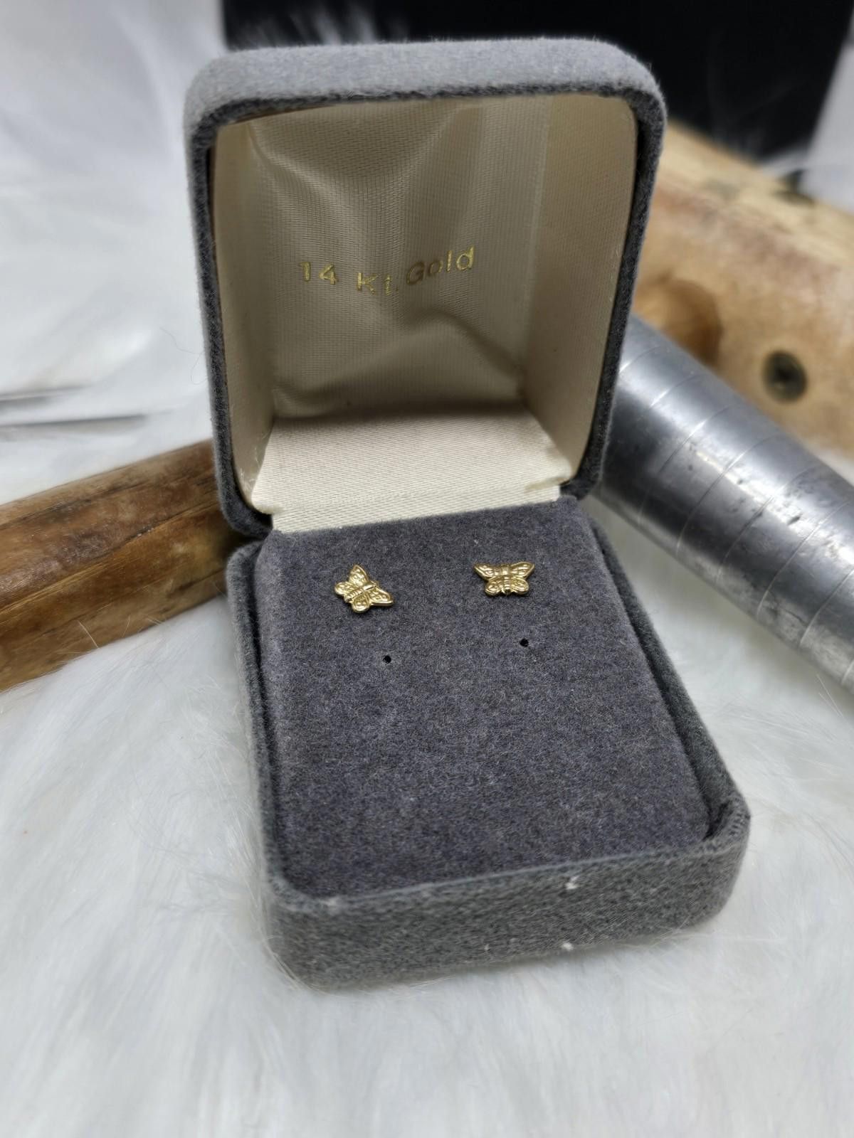 The Unbranded Brand 14K Yellow Gold Tiny Butterfly Stud Earrings Pierced Size ONE SIZE - 2 Thumbnail
