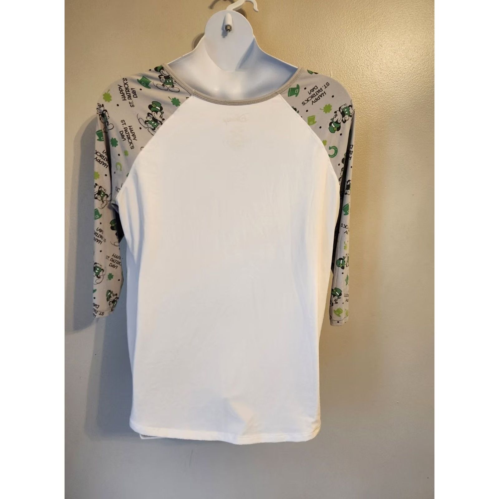 Disney Juniors Disney St. Patrick's Day Mickey Mouse 3/4 Sleeve Shirt XXL Gray Crew Neck Casual Sleeve Shirt T-Shirt Womens Boys? Size XXL / US 16-18 / IT 52-54 - 4 Thumbnail