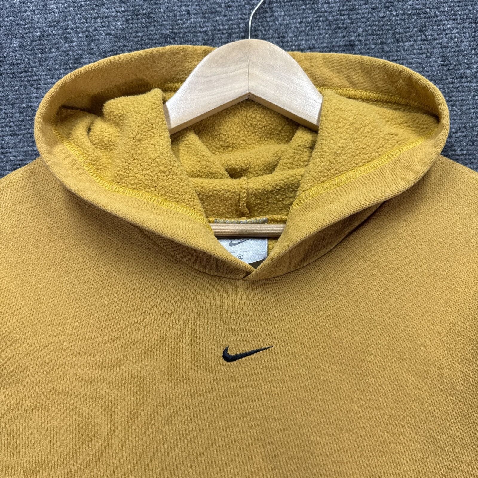 Nike Vintage Nike Hoodie Mens XL Yellow Center Swoosh Skate Grung Size US XL / EU 56 / 4 - 1 Thumbnail