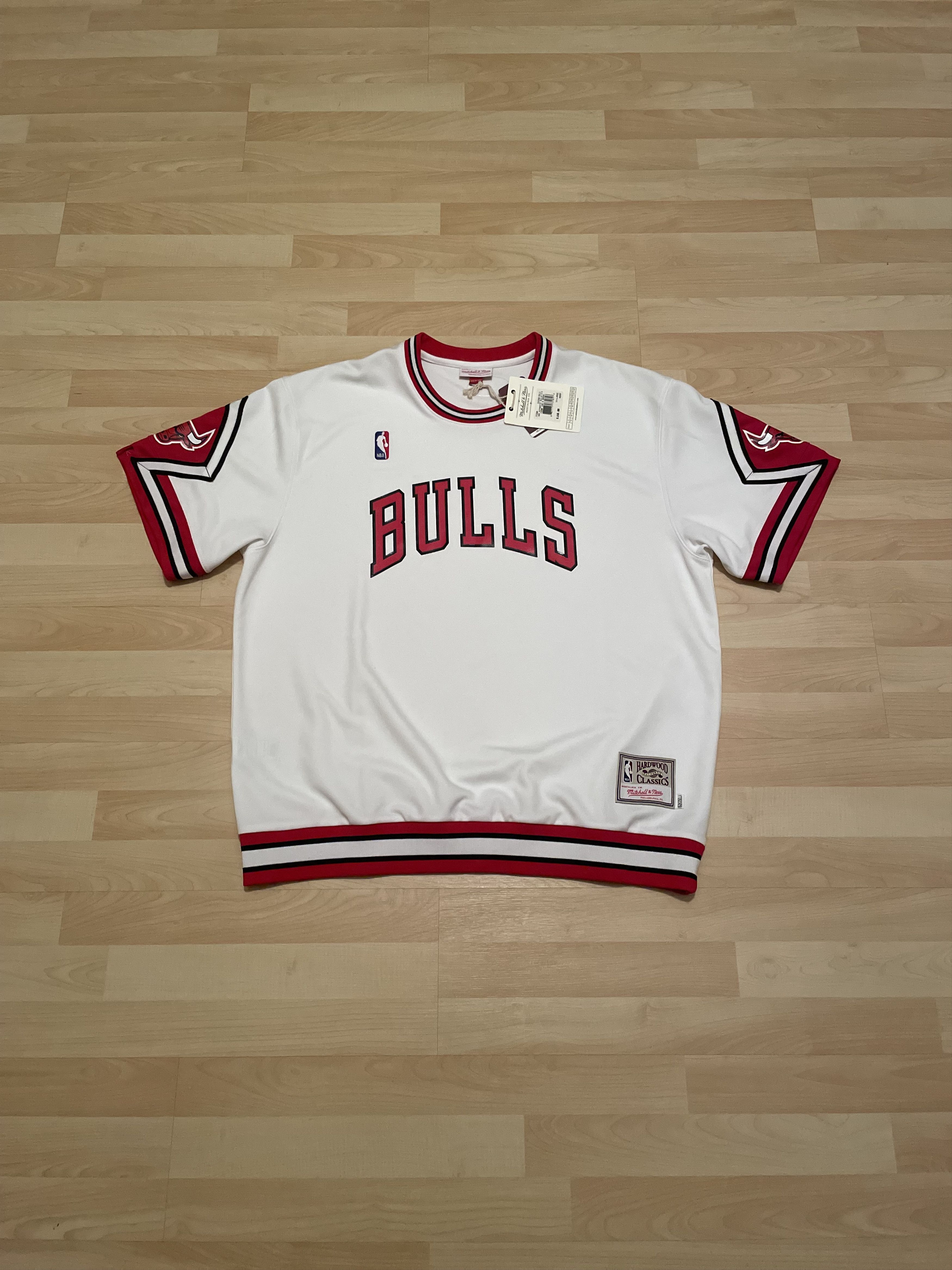 image of Mitchell Ness Mitchell And Ness Chicago Bulls Away Shooting Shirt in White, Men's (Size 2XL)