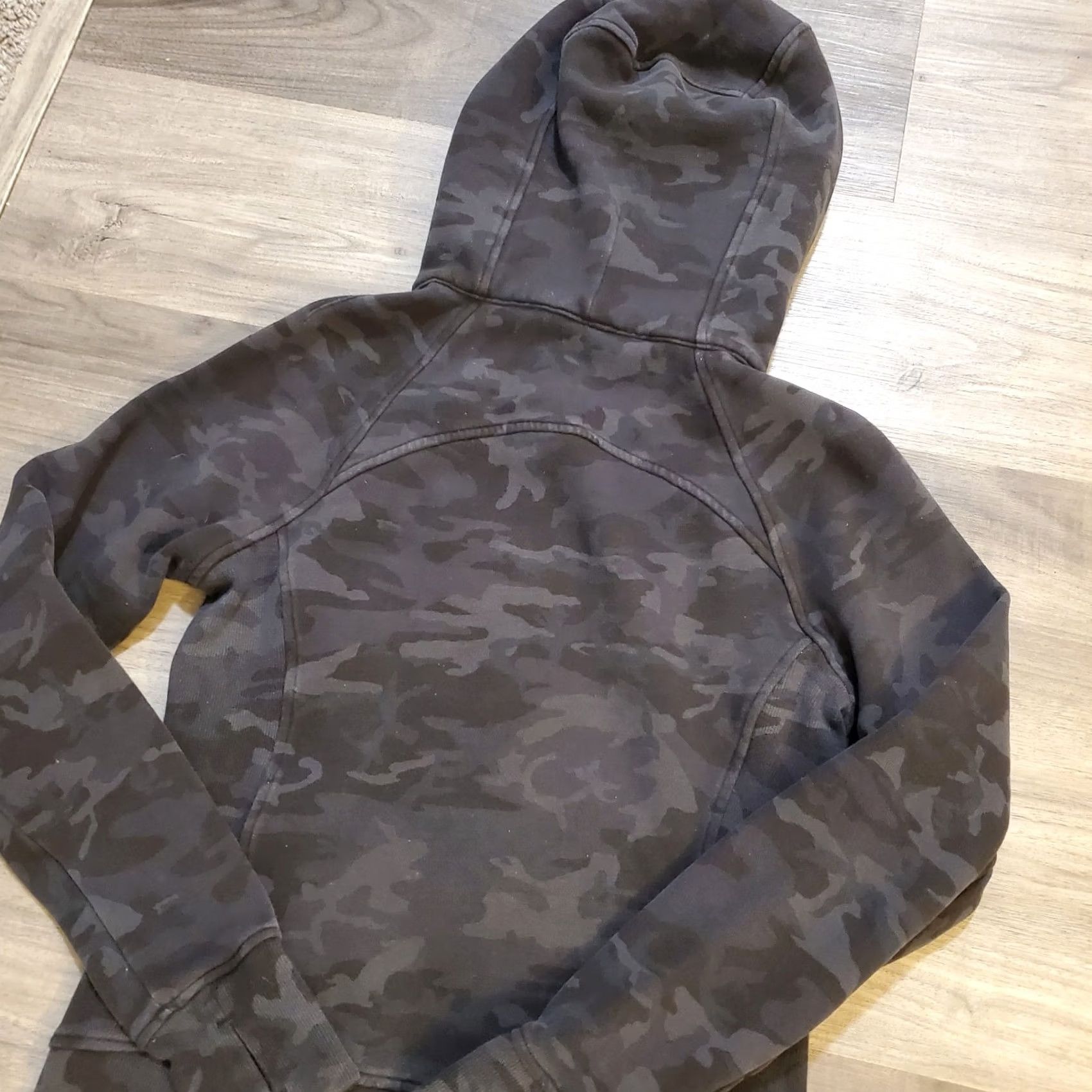 Lululemon Lululemon Scuba Hoodie Women’s Size 6 Black Camo Sweatshirt Full Zip Athleisure Size M / US 6-8 / IT 42-44 - 7 Thumbnail