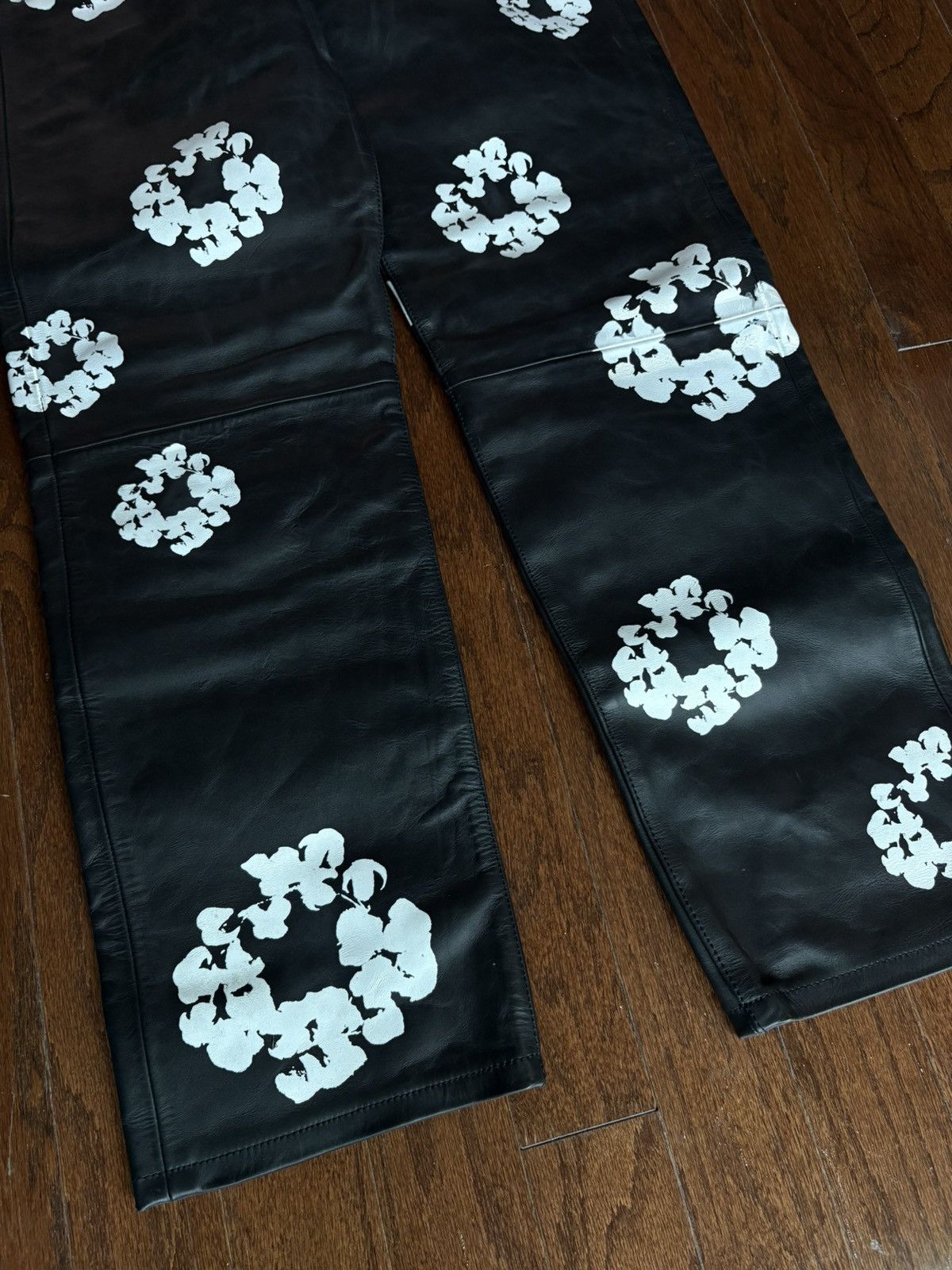 DENIM TEARS Denim Tears Leather Black Cotton Wreath Pants Size US 32 / EU 48 - 3 Thumbnail