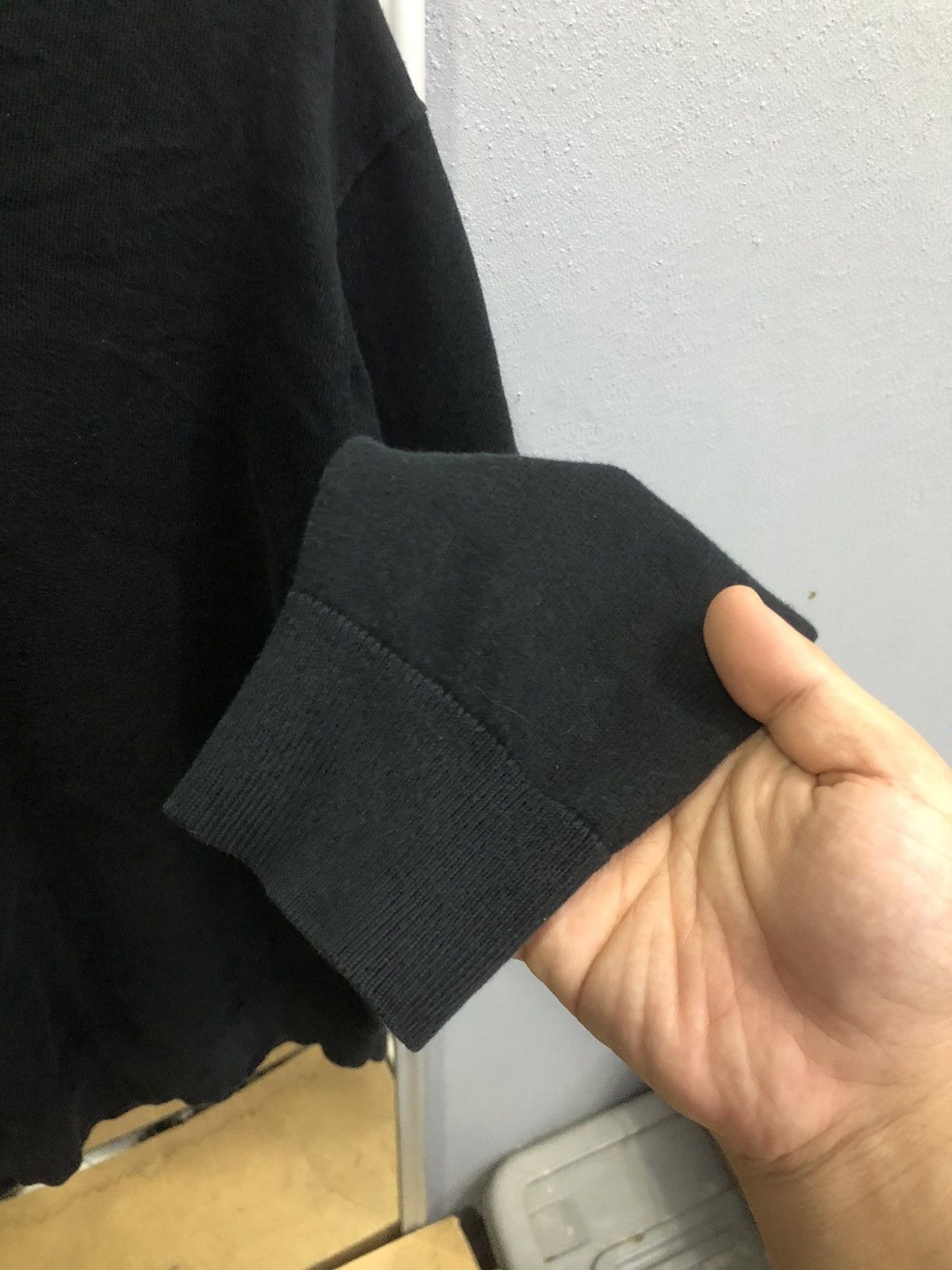 Uniqlo Uniqlo Black V-Neck Knit Pullover Sweater Size US L / EU 52-54 / 3 - 5 Thumbnail