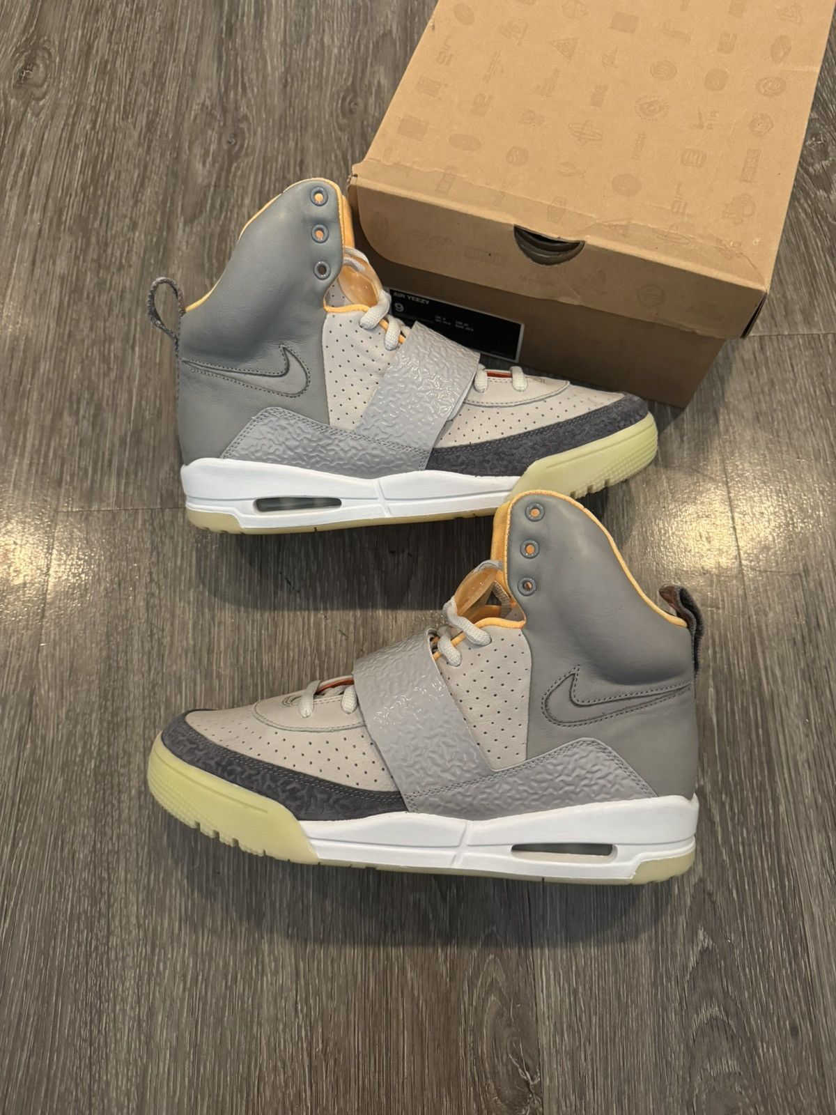 Kanye West × Nike 2009 Nike Air Yeezy Zen Grey Size 9 Brand New Size US 9 / EU 42 - 1 Thumbnail