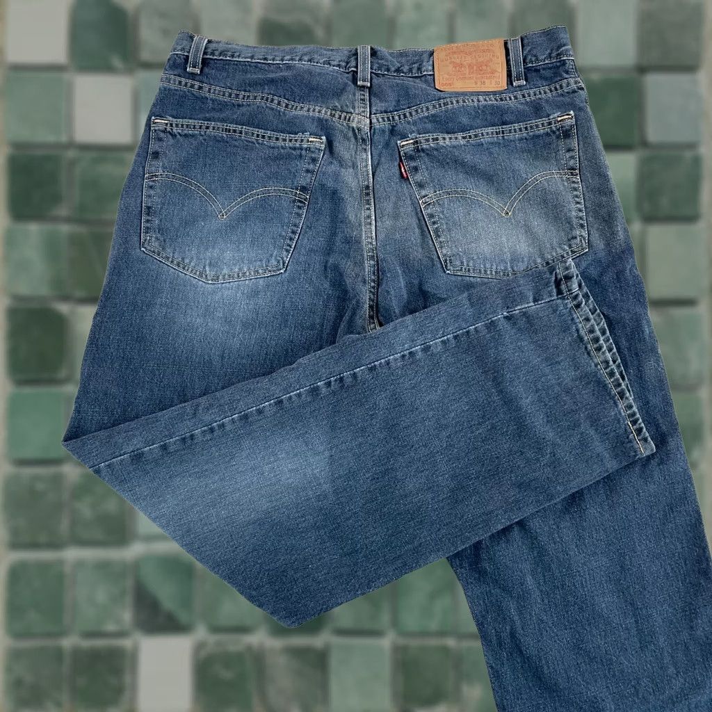 Levi's VINTAGE Levi's 505 Jeans Men 36x30 Blue Fade Regular Straight Leg USA Size US 36 / EU 52 - 1 Thumbnail